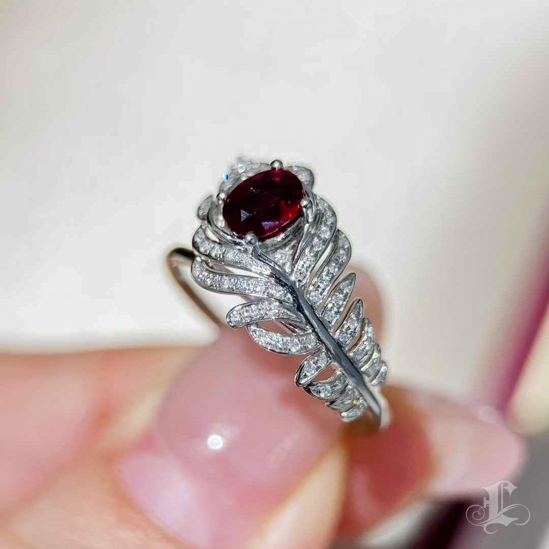 Firma Petite】 Anello in platino con rubino e diamanti a forma di fiamma in vendita 2