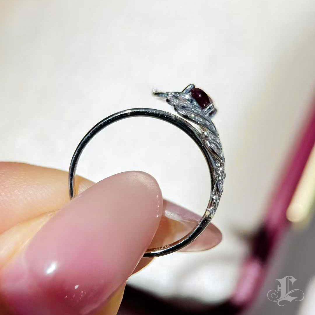 Firma Petite】 Anello in platino con rubino e diamanti a forma di fiamma in vendita 3