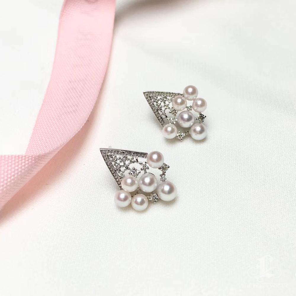 Donna 【Petite Signature】Orecchini geometrici con diamanti e perle Akoya in oro bianco 18 carati in vendita