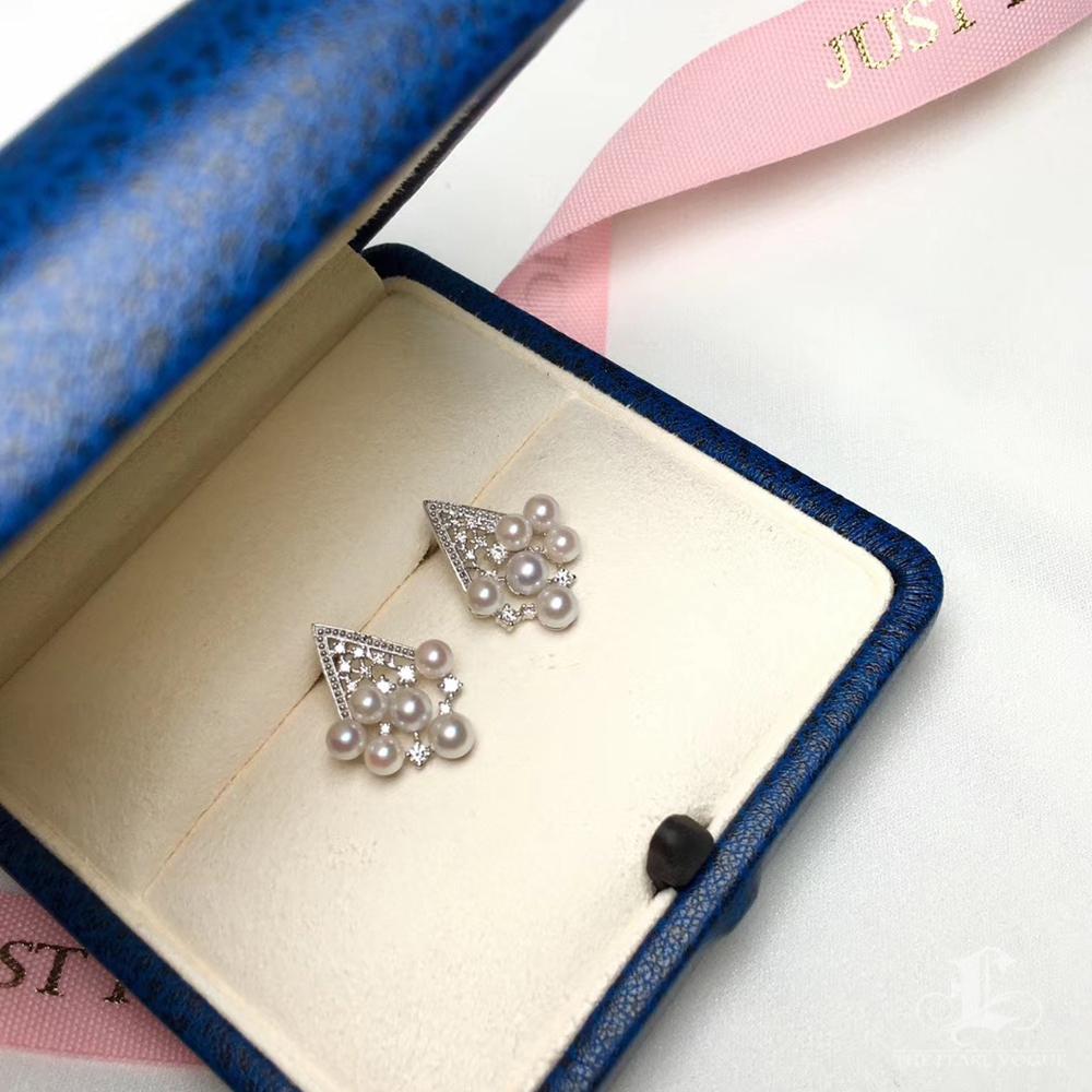 【Petite Signature】Orecchini geometrici con diamanti e perle Akoya in oro bianco 18 carati in vendita 1