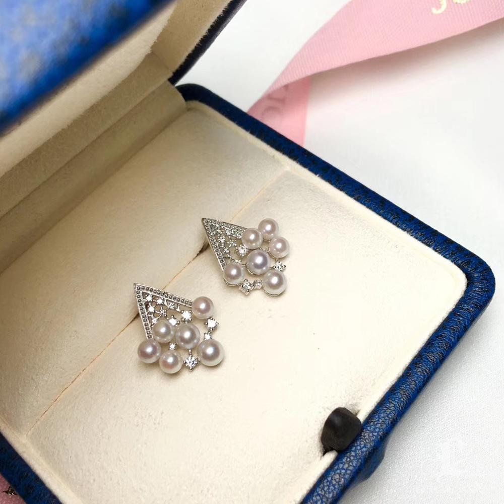 【Petite Signature】Orecchini geometrici con diamanti e perle Akoya in oro bianco 18 carati in vendita 2