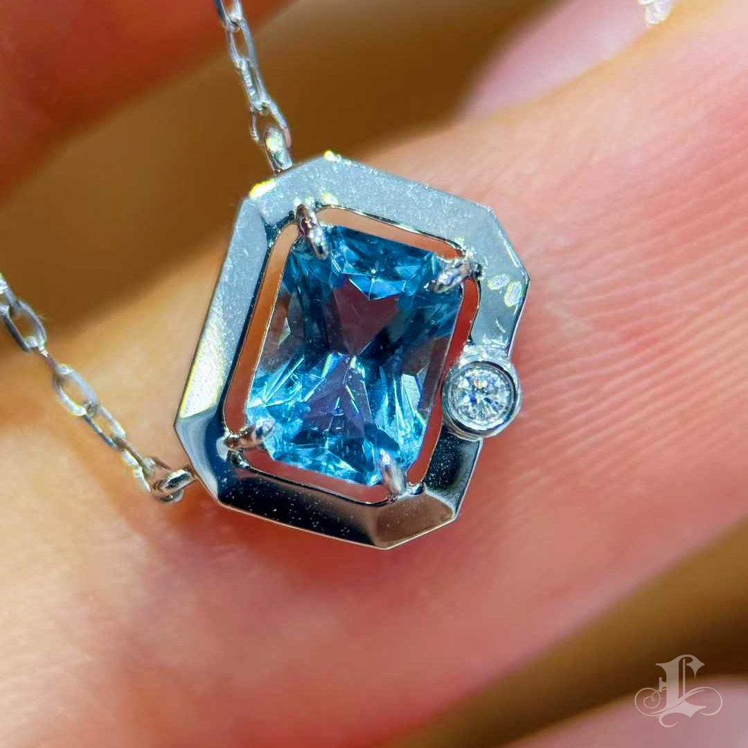 【Petite Signature】Glacial Window 0.56ct Santa Maria Aquamarine Necklace In New Condition For Sale In New York, NY