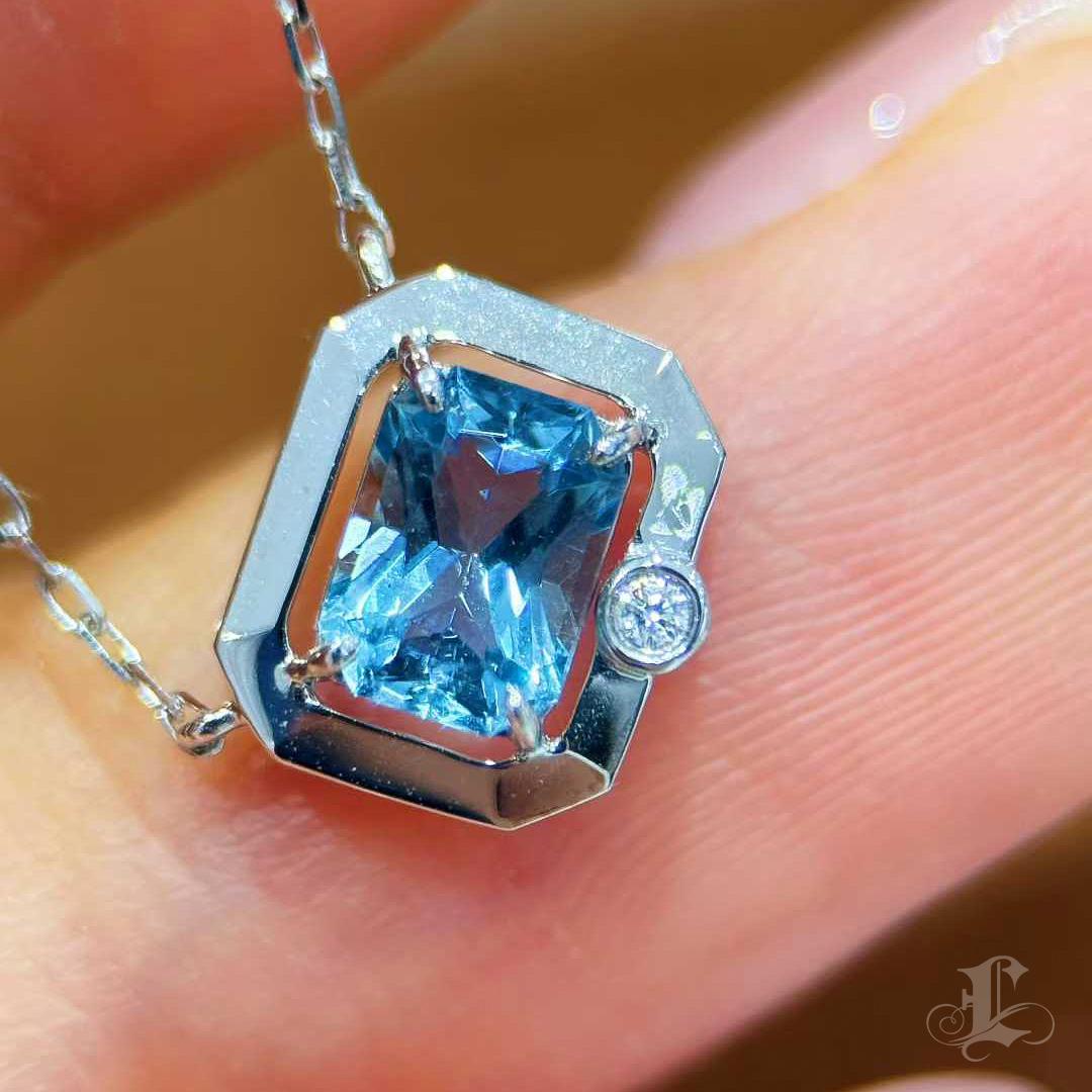 Women's 【Petite Signature】Glacial Window 0.56ct Santa Maria Aquamarine Necklace For Sale