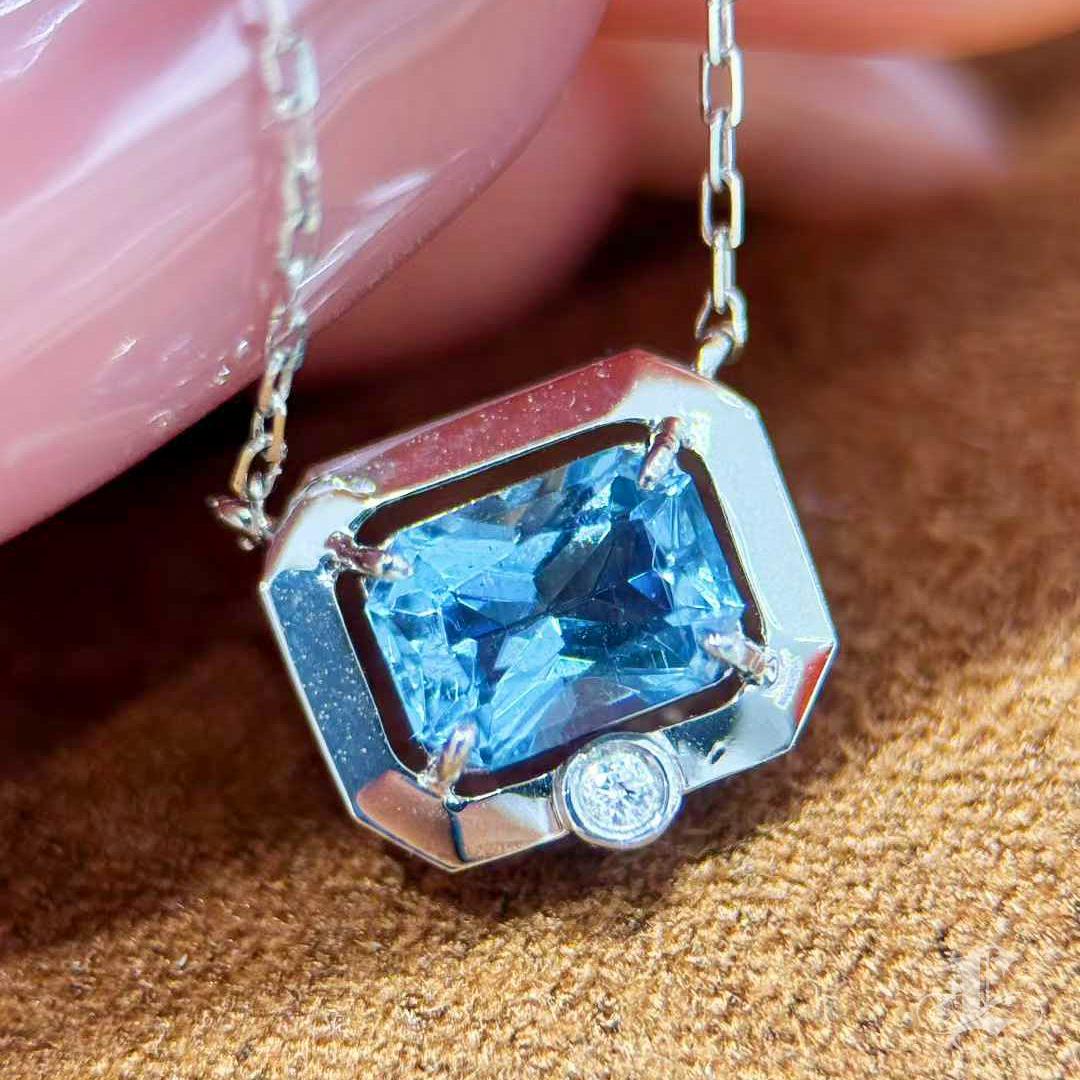 【Petite Signature】Glacial Window 0.56ct Santa Maria Aquamarine Necklace For Sale 2