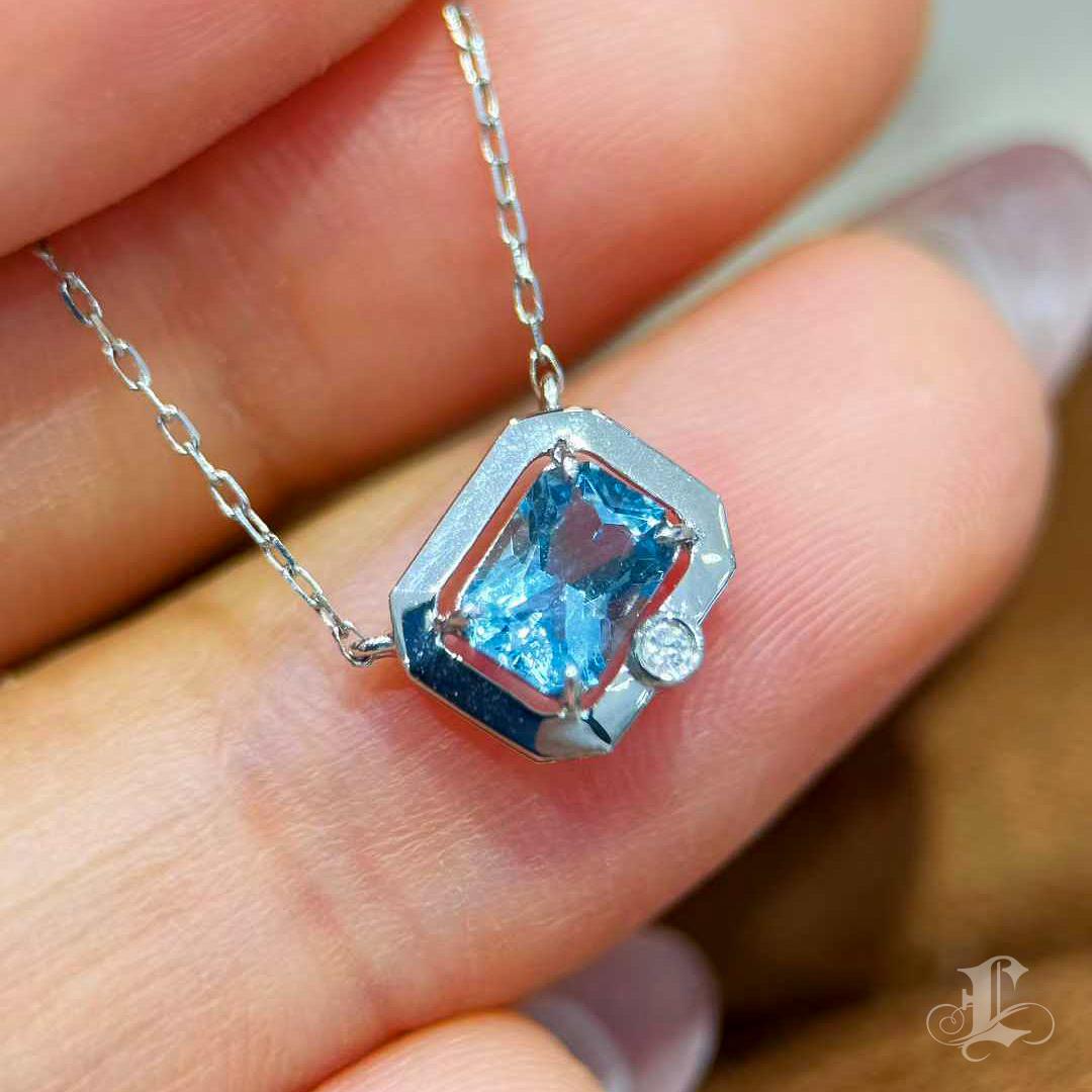 【Petite Signature】Glacial Window 0.56ct Santa Maria Aquamarine Necklace For Sale 3