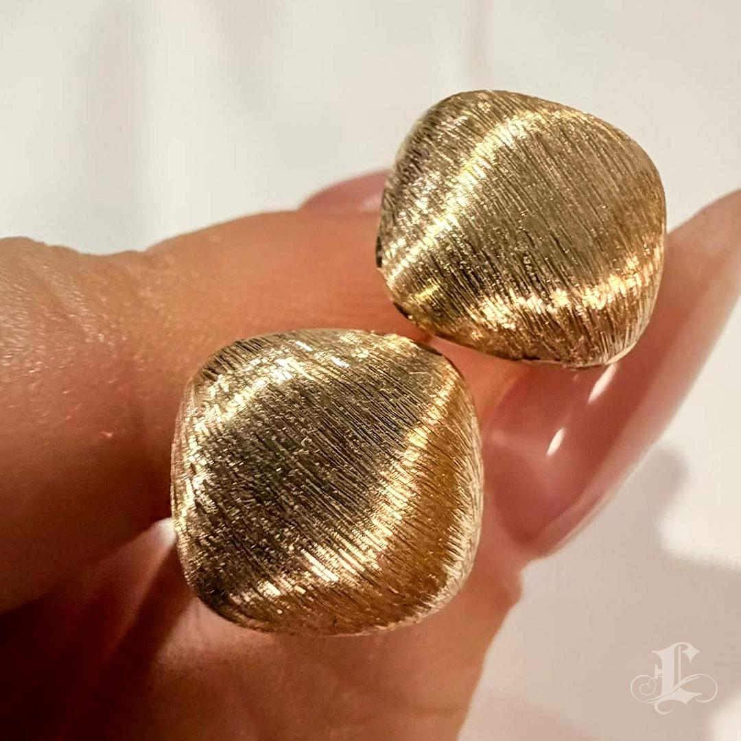 Women's 【Petite Signature】Italian Brushed 18K Gold Sculptural Earrings For Sale