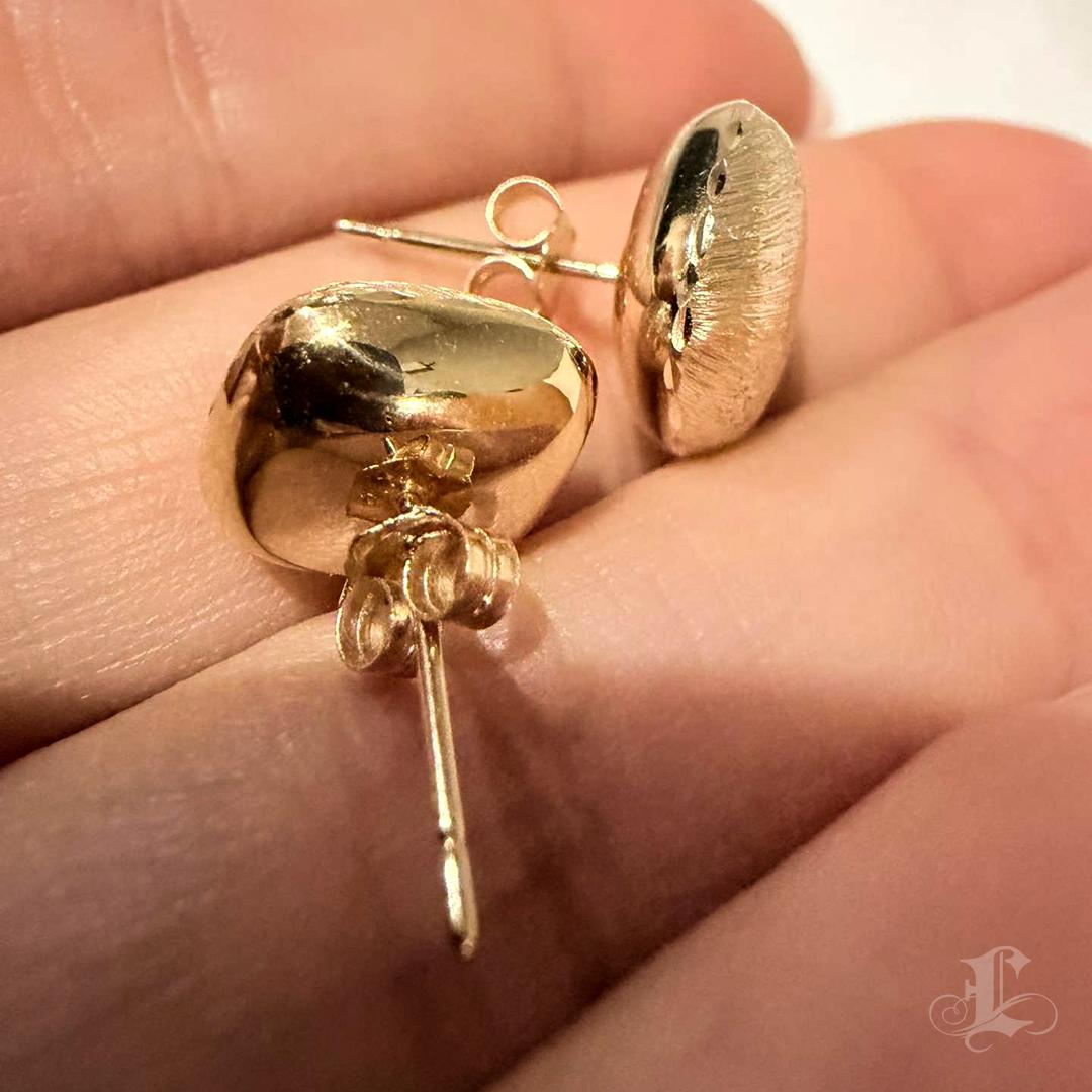 【Petite Signature】Italian Brushed 18K Gold Sculptural Earrings For Sale 4