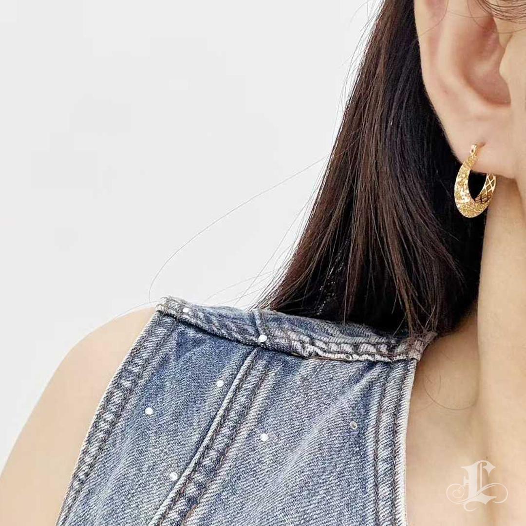 【Petite Signature】Moon Arc Glow Boucle d'oreille à facettes en or 18K Neuf - En vente à New York, NY