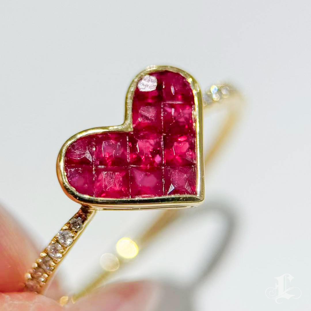 【Petite Signature】Ruby Mosaic Heart Ring In New Condition For Sale In New York, NY