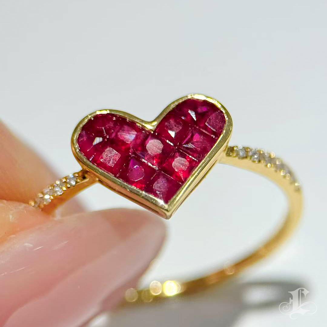 【Petite Signature】Ruby Mosaic Heart Ring For Sale 3