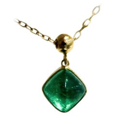 【Petite Signature】Collana con smeraldo cabochon in oro 18K