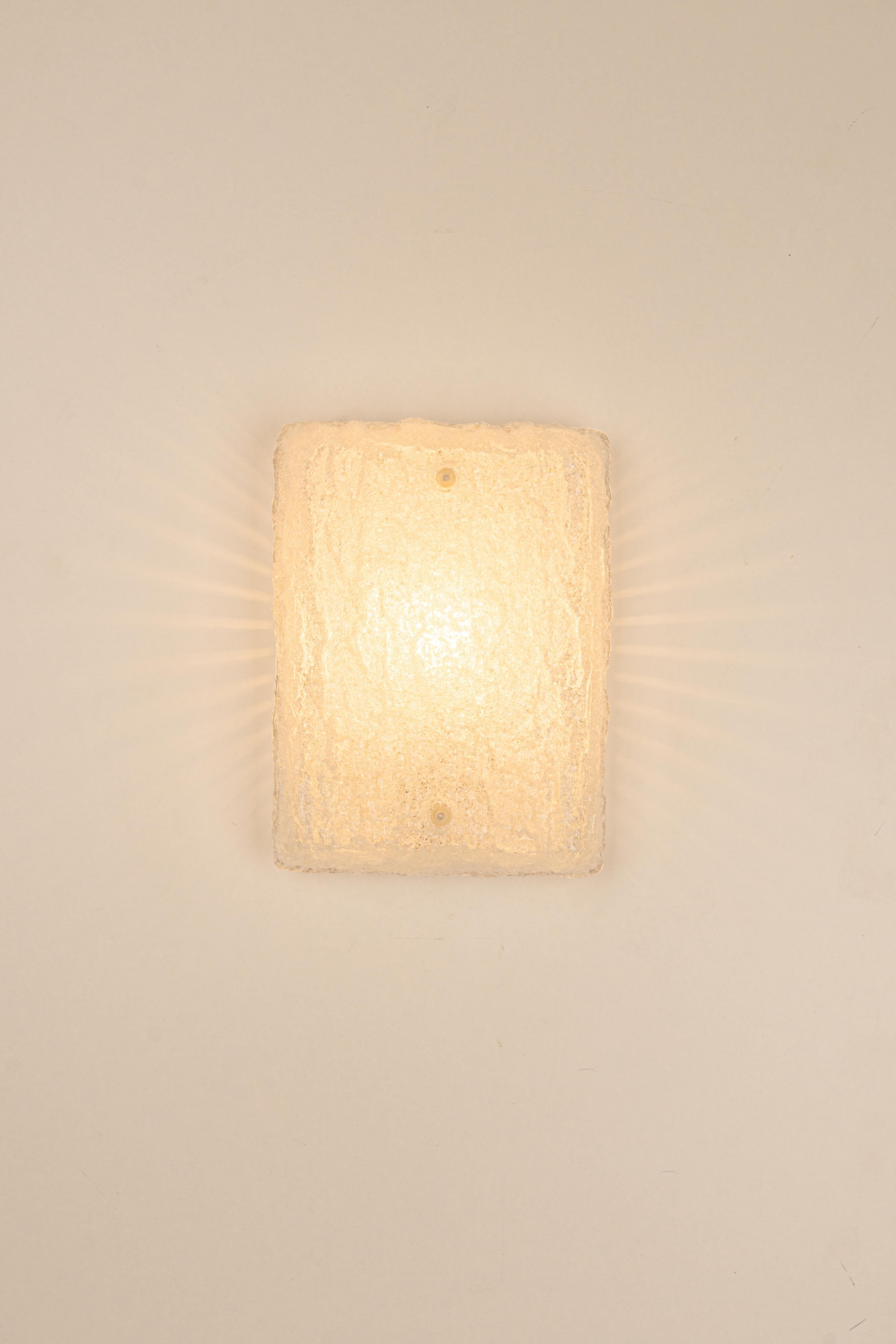 Apliques de cristal Petite Single Sconce, Austria, Años 60 Austríaco en venta