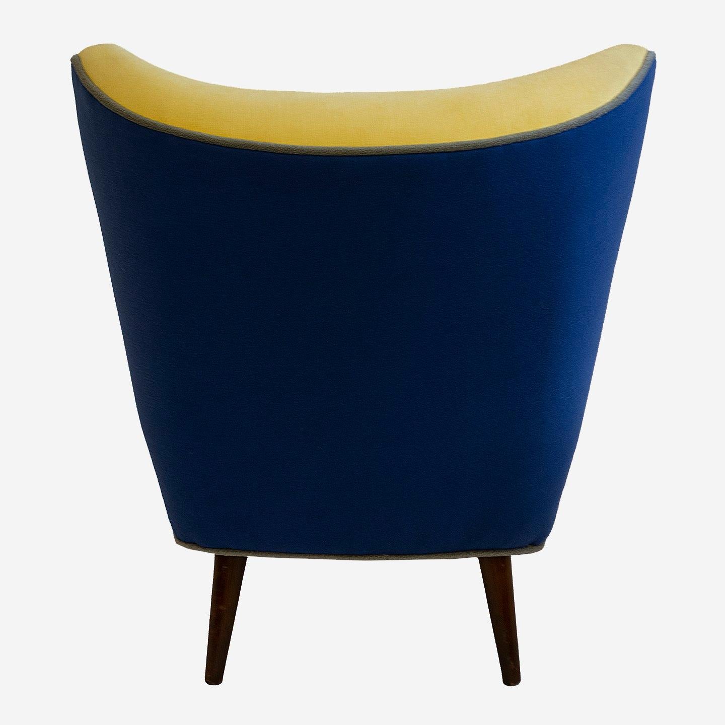 Mid-Century Modern Petite Slipper Chair in the Style of James Mont For Sale