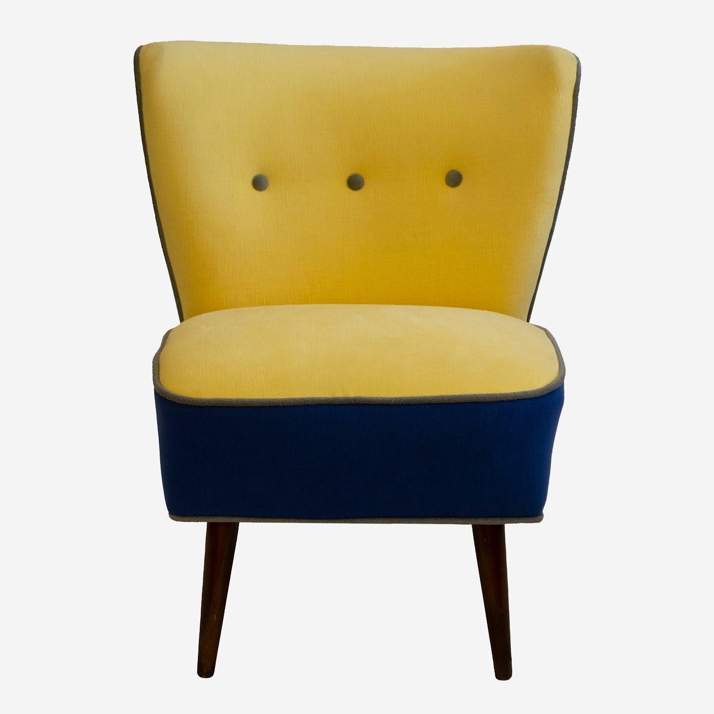 Der kleine Sessel ohne Armlehne im Stil von James Mont (amerikanisch) im Angebot
