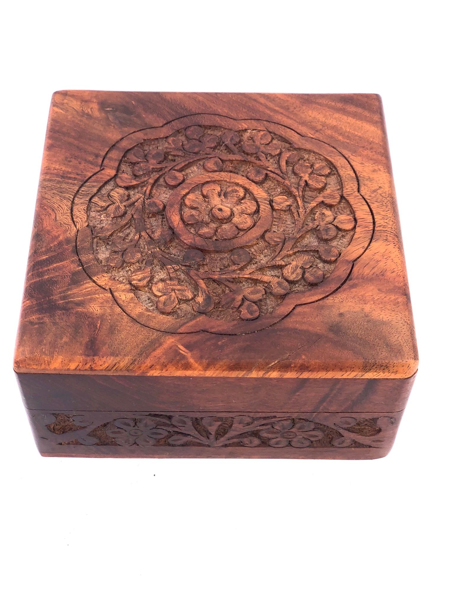 Nicely hand carved rosewood square box in rosewood well-done piece in beautiful wood.