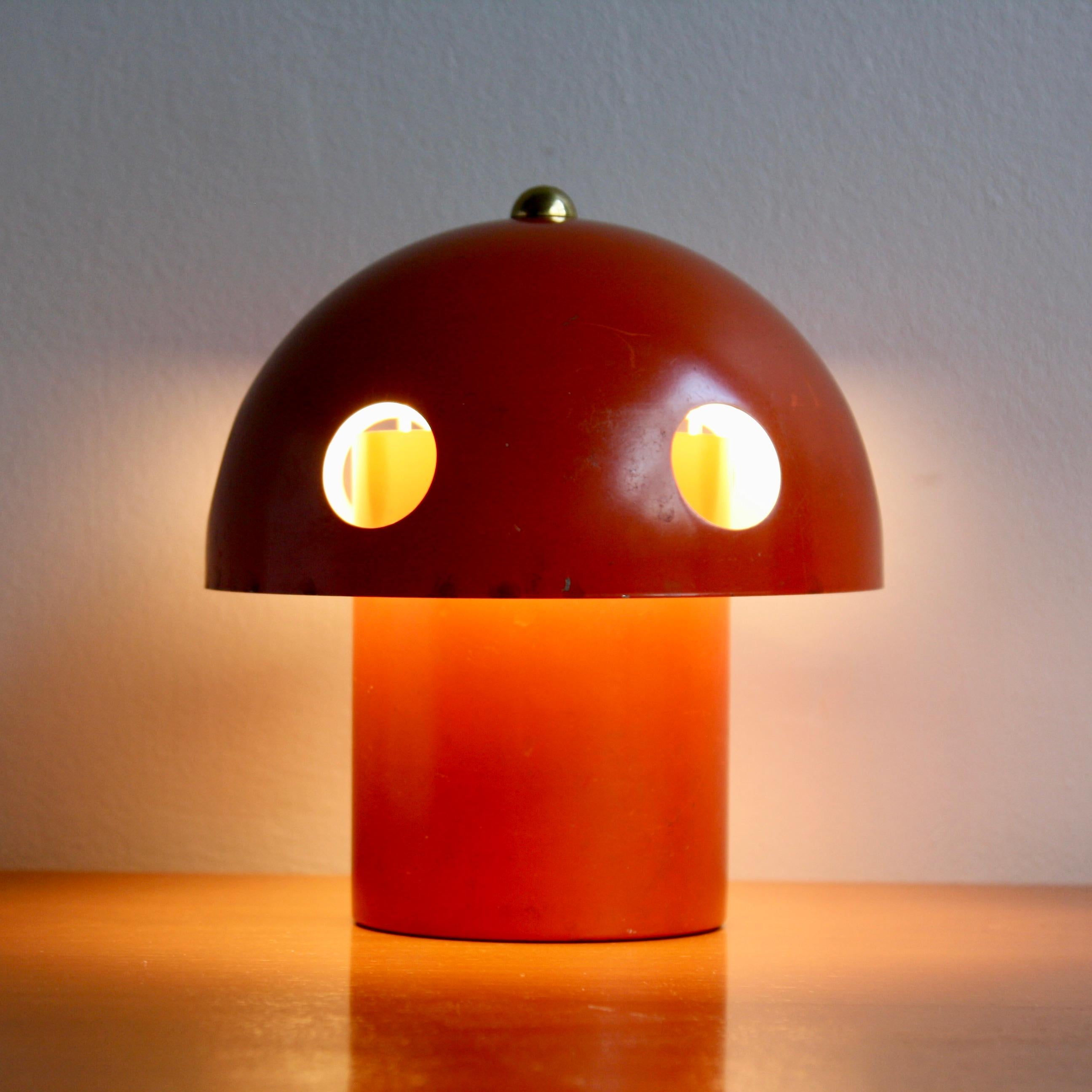Petite Space Age Metal Table Lamp, Italy, 1960s In Good Condition In London, GB