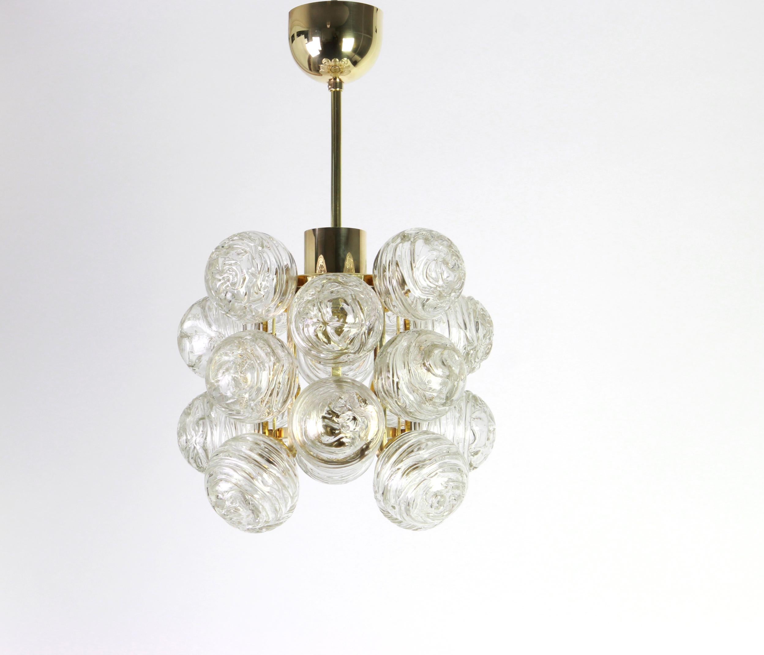 A petite midcentury pendant made by Doria Leuchtern, manufactured in Germany, circa 1970-1979.
The pendant is composed of many Murano glass swirl textured glass elements (snowballs) attached to a brass frame.

Sockets: 1 x E27 standard bulb. (Up to