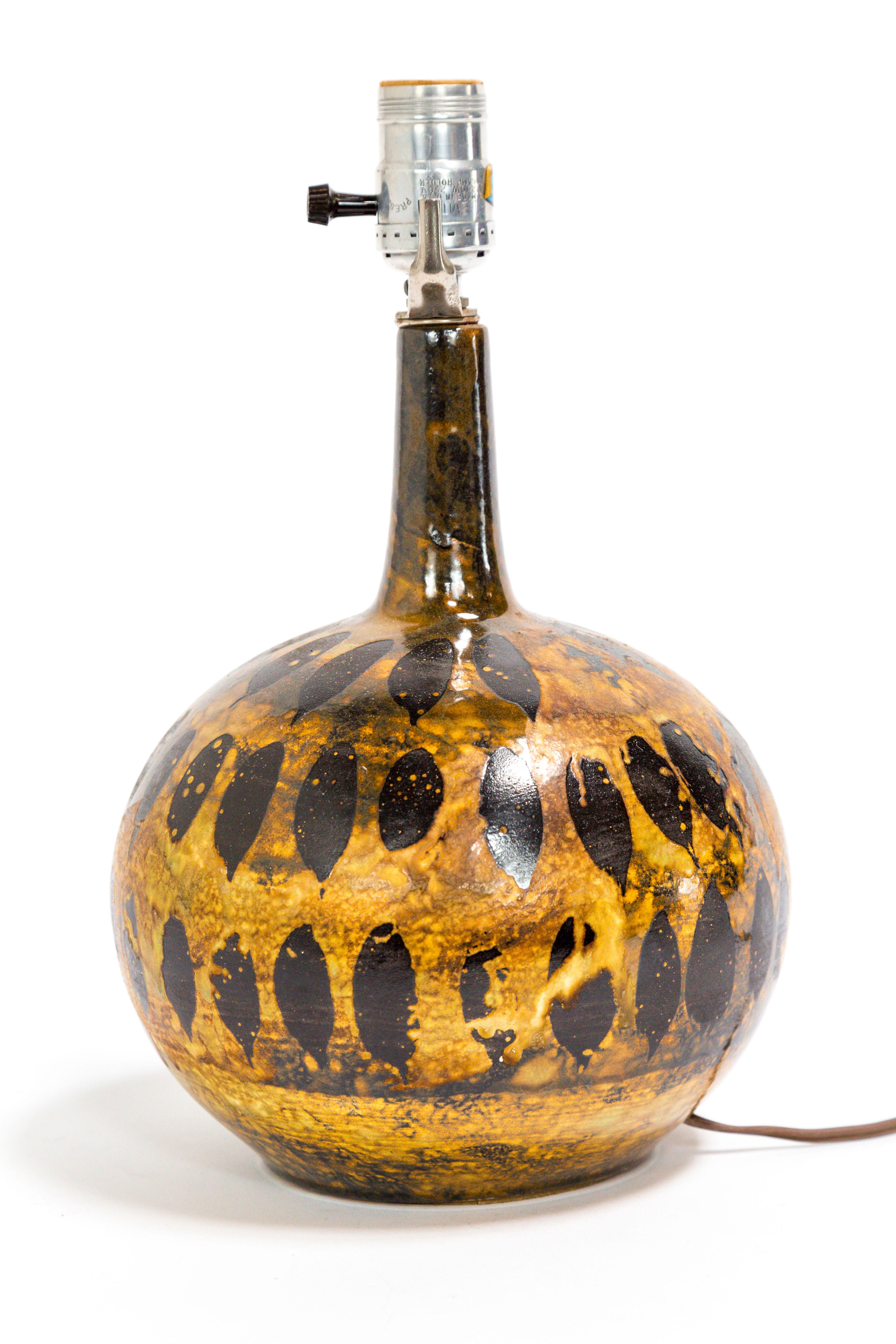 Mid-Century Modern Petite Spotted Glaze Ceramic Gourd Lamp For Sale