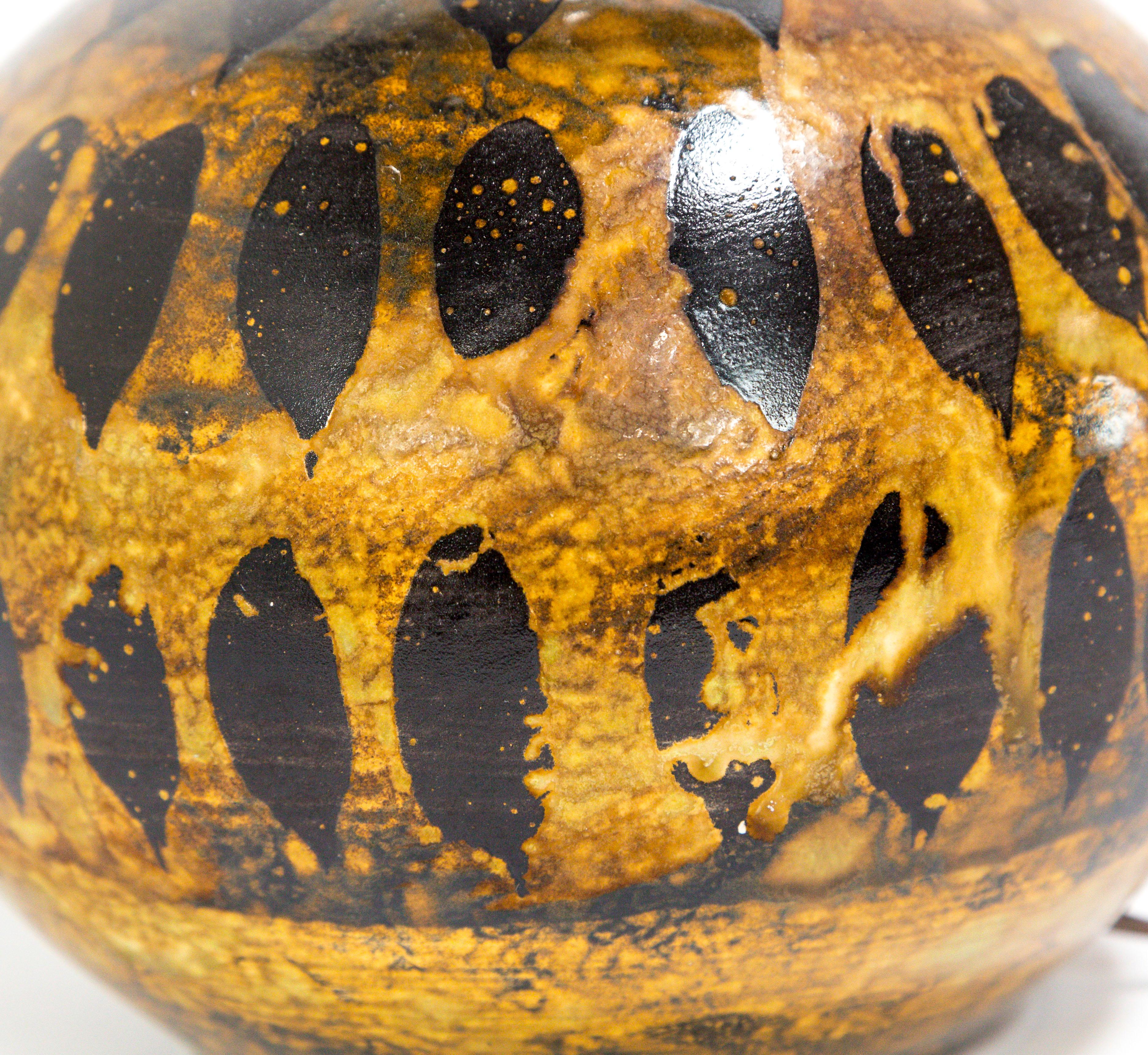20ième siècle Petite lampe gourde en céramique à glaçure tachetée en vente