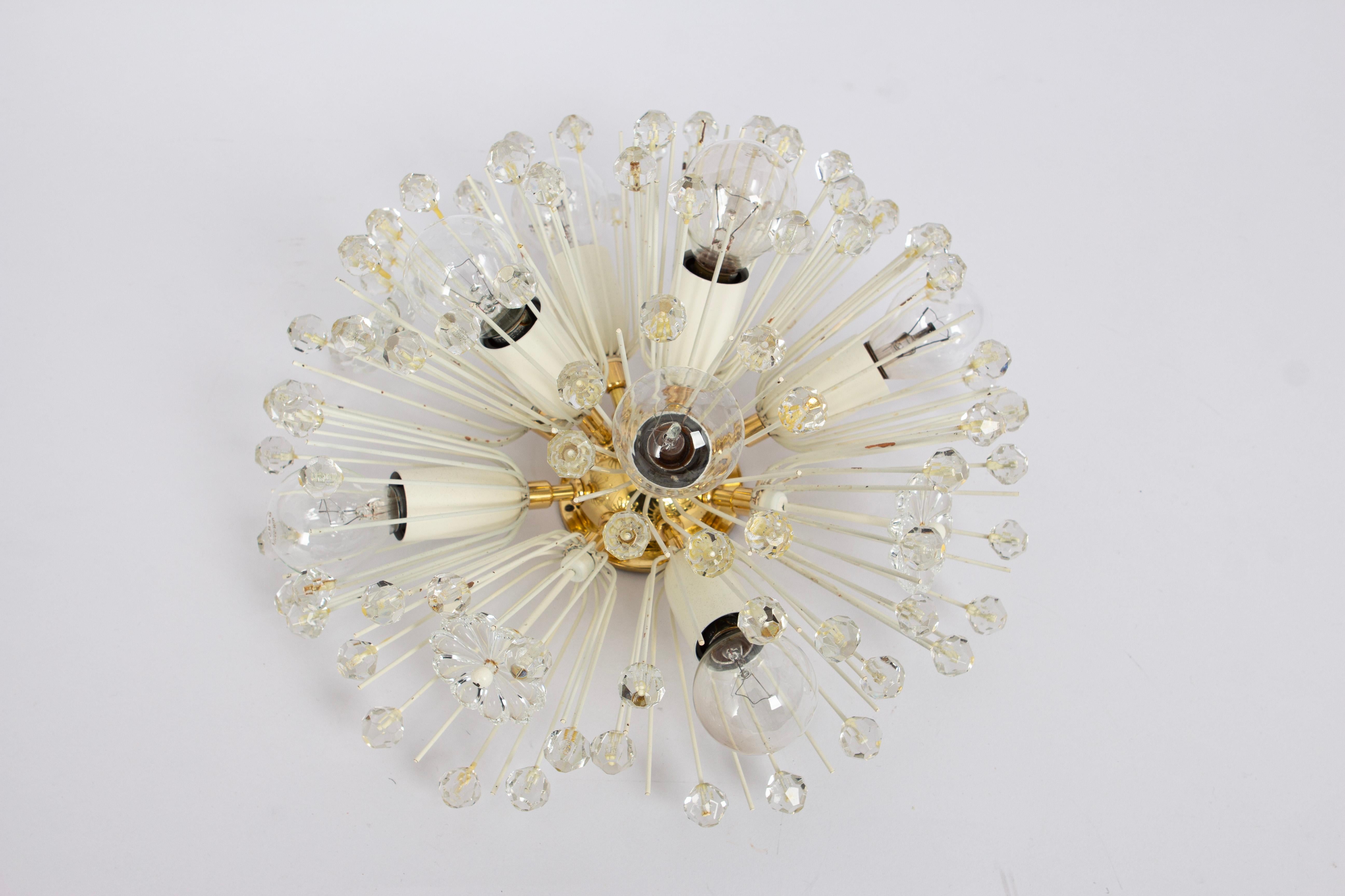 Mid-Century moderno Petite Starburst Flush Mount in ottone e cristallo di Emil Stejnar, Austria, anni '60 in vendita