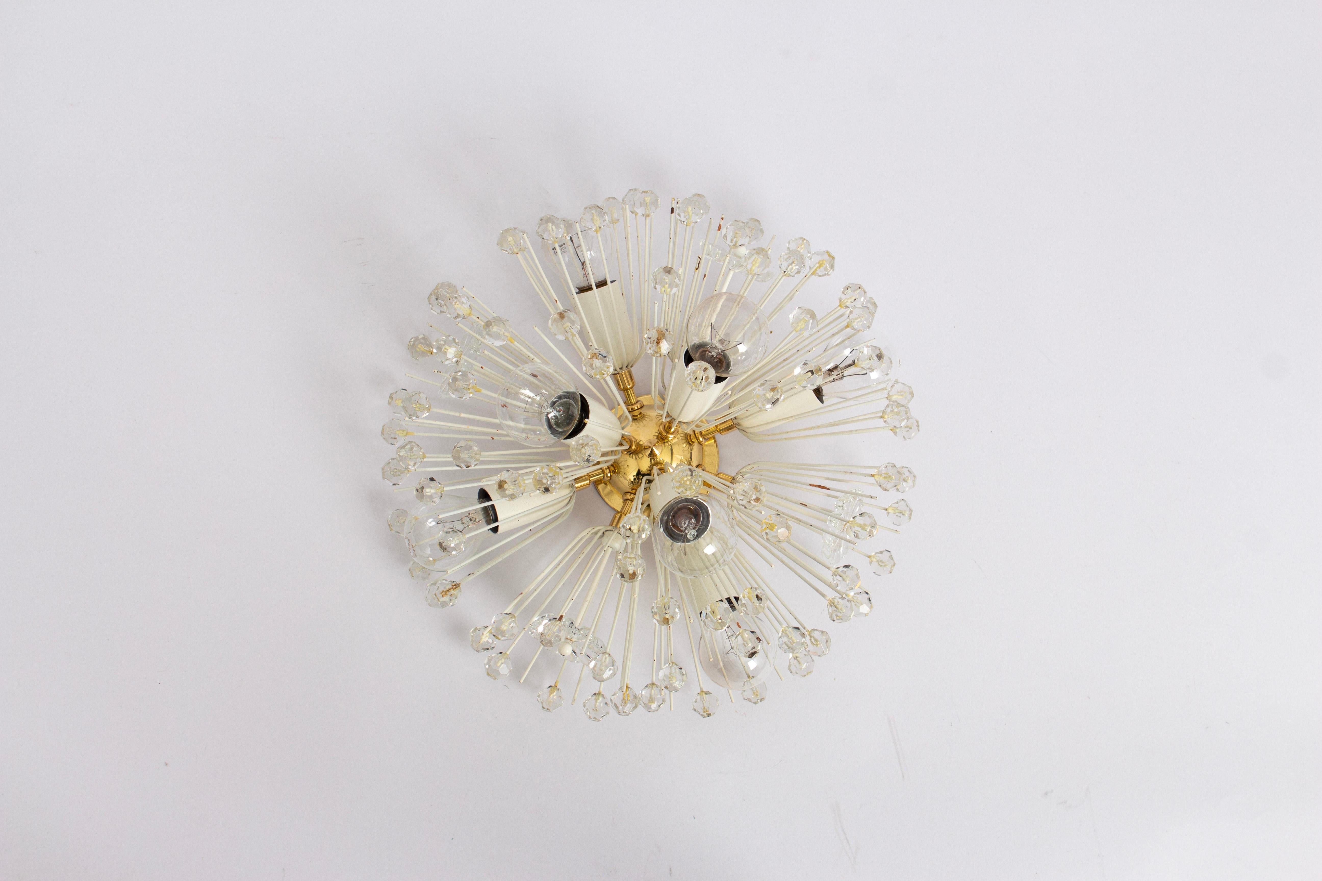 Metà XX secolo Petite Starburst Flush Mount in ottone e cristallo di Emil Stejnar, Austria, anni '60 in vendita