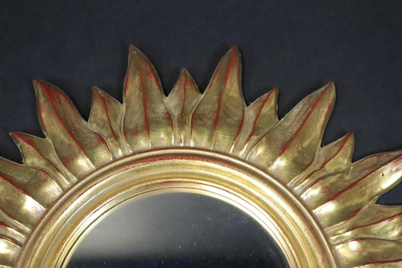 Petit miroir en résine dorée en forme d'étoile de soleil, Belgique, vers 1970 en vente 2