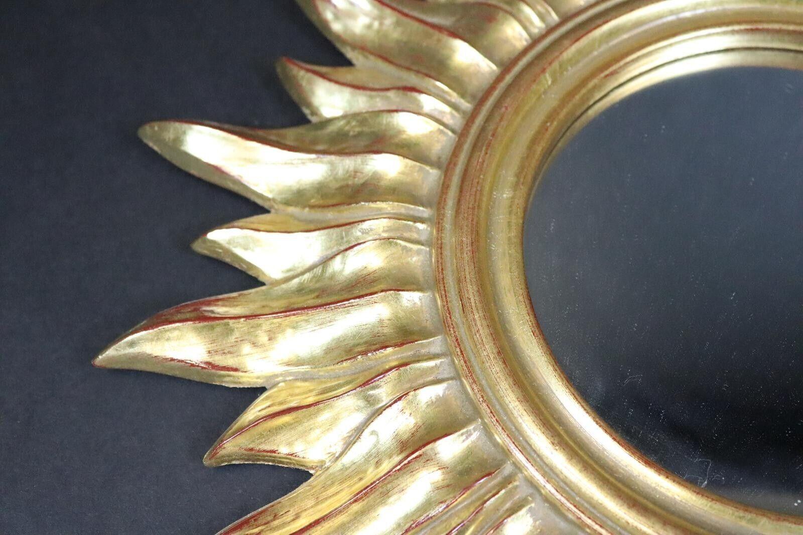 Petit miroir en résine dorée en forme d'étoile de soleil, Belgique, vers 1970 en vente 3