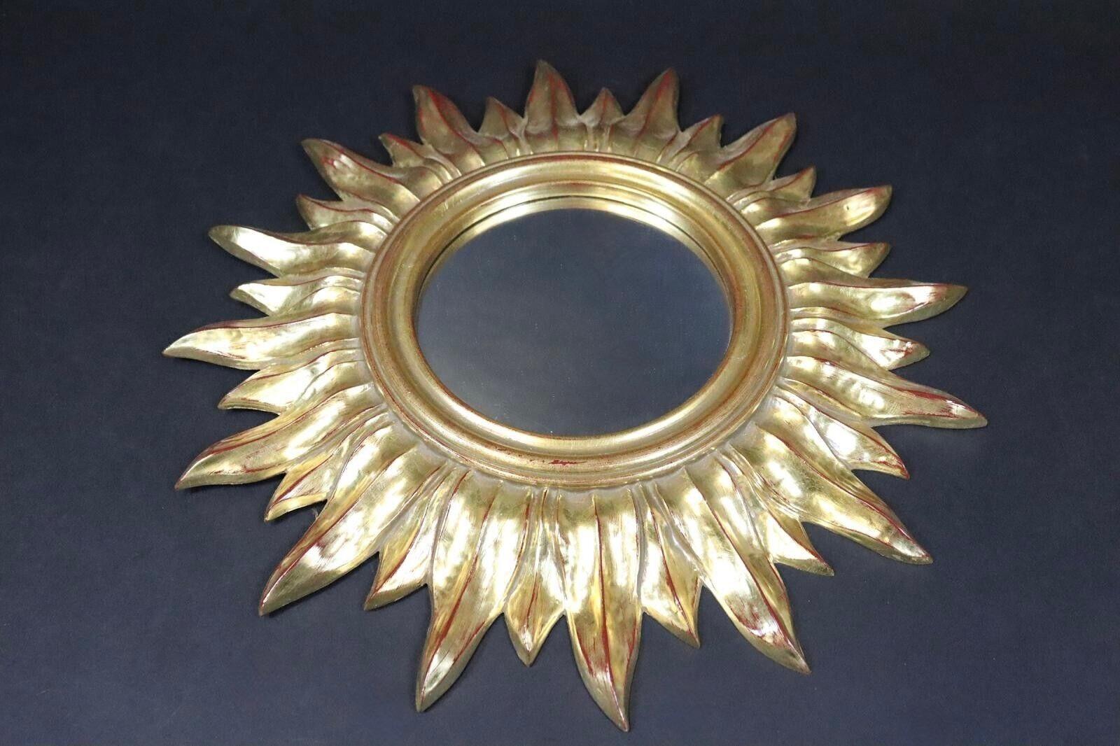 Petit miroir en résine dorée en forme d'étoile de soleil, Belgique, vers 1970 en vente 5