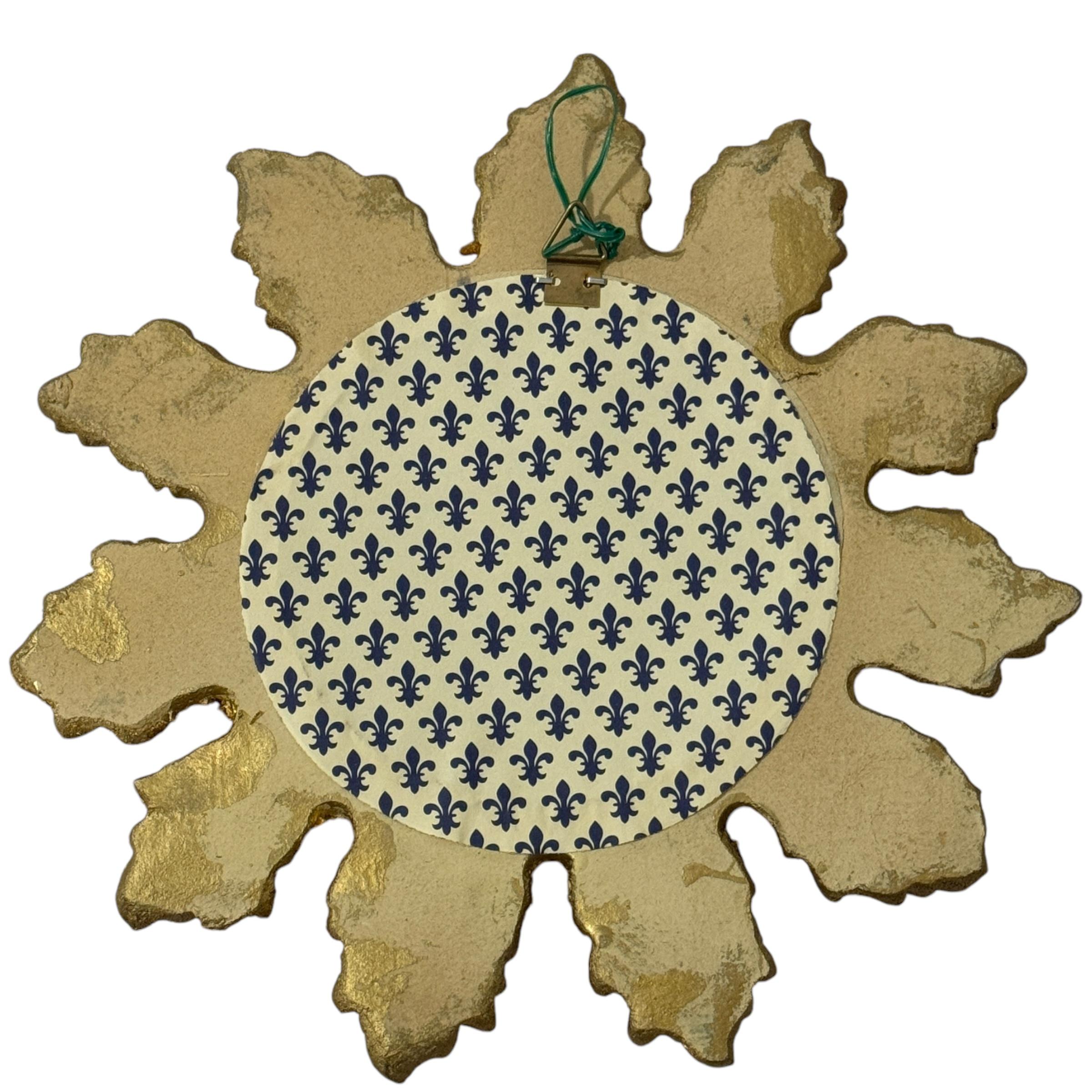 Petite Starburst Sunburst Spiegel aus vergoldetem Holz und Komposition, Italien im Angebot 1