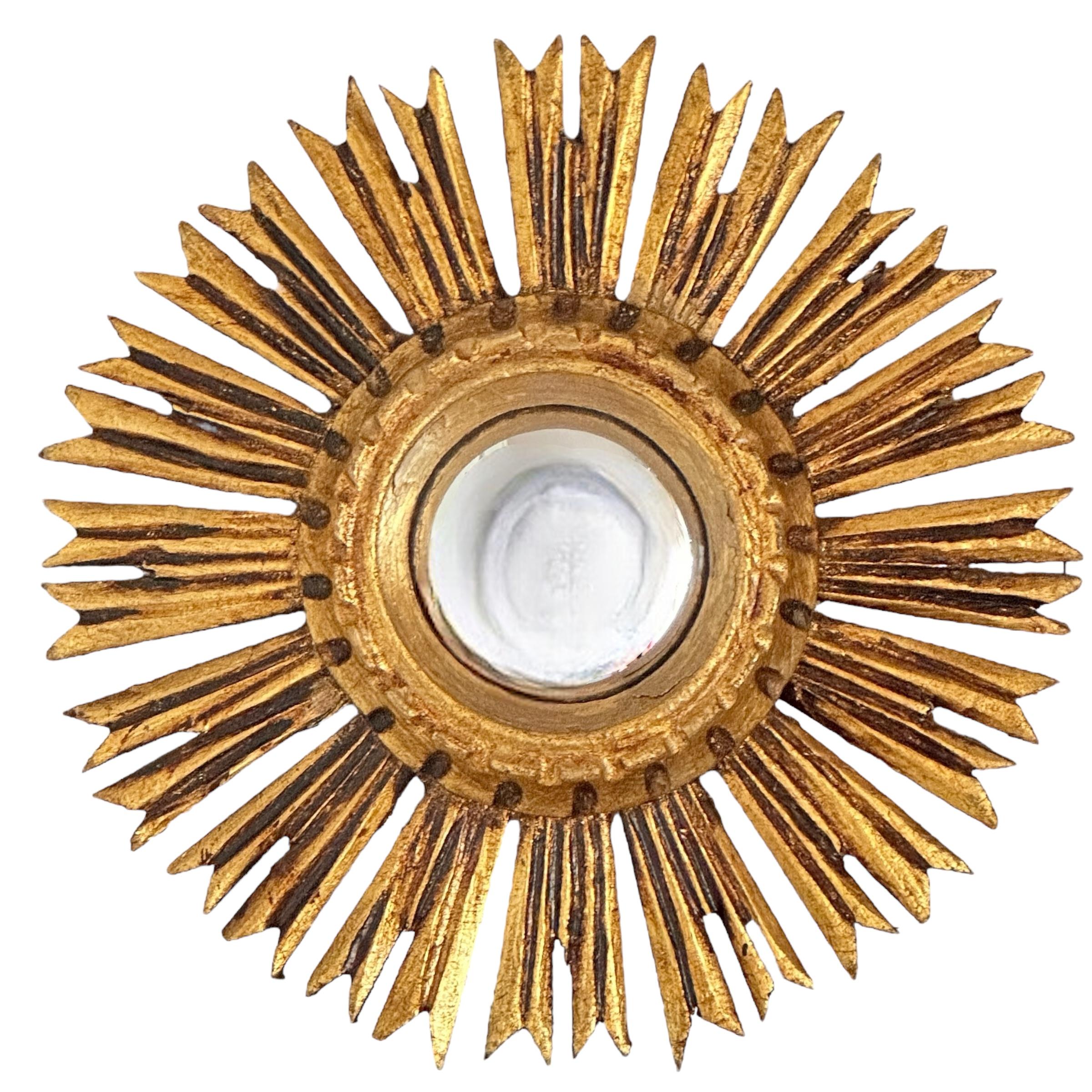 A gorgeous starburst sunburst convex mirror. Made of gilded wood. No chips, no cracks, no repairs. It measures approximate: 11.38