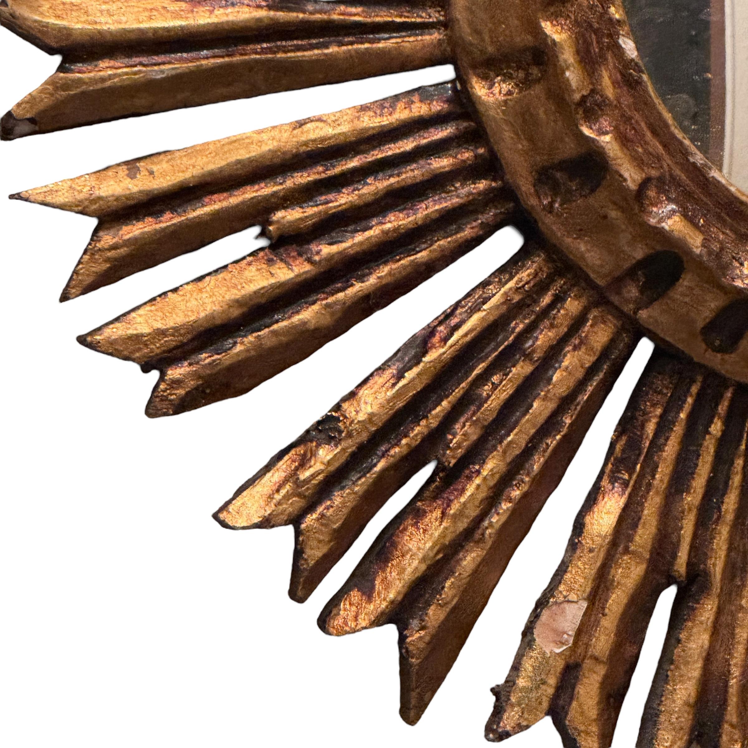 Petite Starburst Sunburst Gilded Wood Convex Mirror, Germany circa 1950s In Good Condition For Sale In Nuernberg, DE