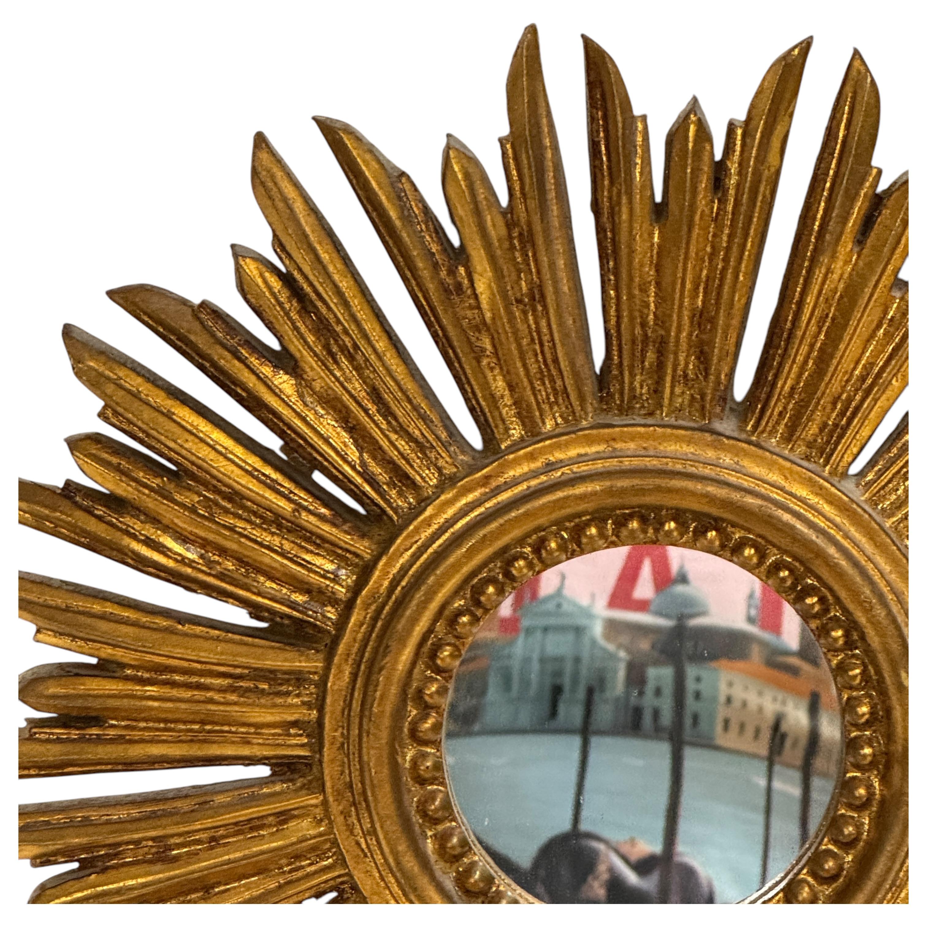 Petite Starburst Sunburst Vergoldeter Holzspiegel, Deutschland ca. 1950er Jahre im Zustand „Gut“ in Nuernberg, DE
