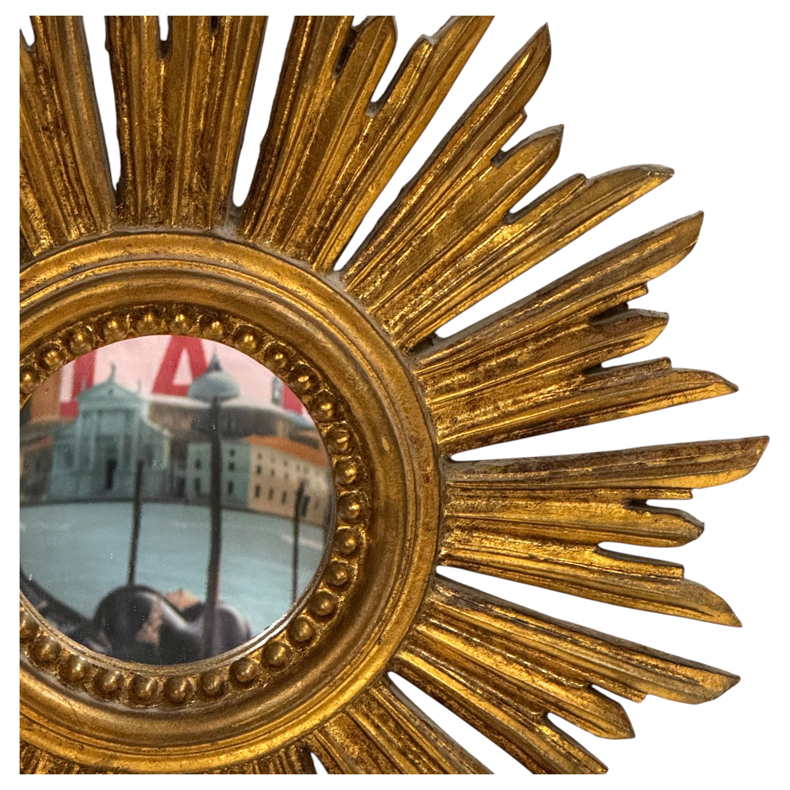 Petite Starburst Sunburst Vergoldeter Holzspiegel, Deutschland ca. 1950er Jahre (Spiegel)