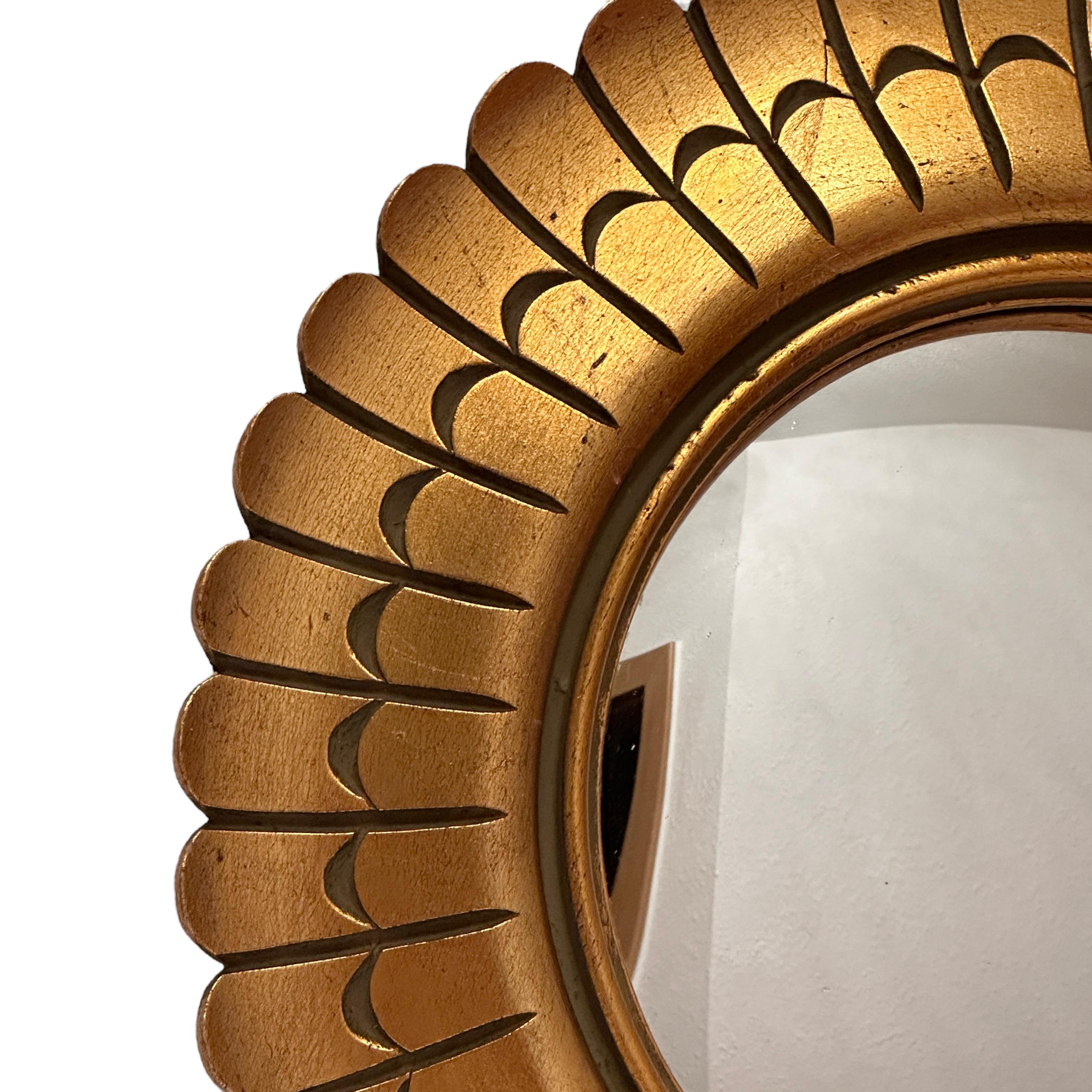 Petite Starburst Sunburst Sunflower Gilded wood Convex Mirror, circa 1960s In Good Condition For Sale In Nuernberg, DE