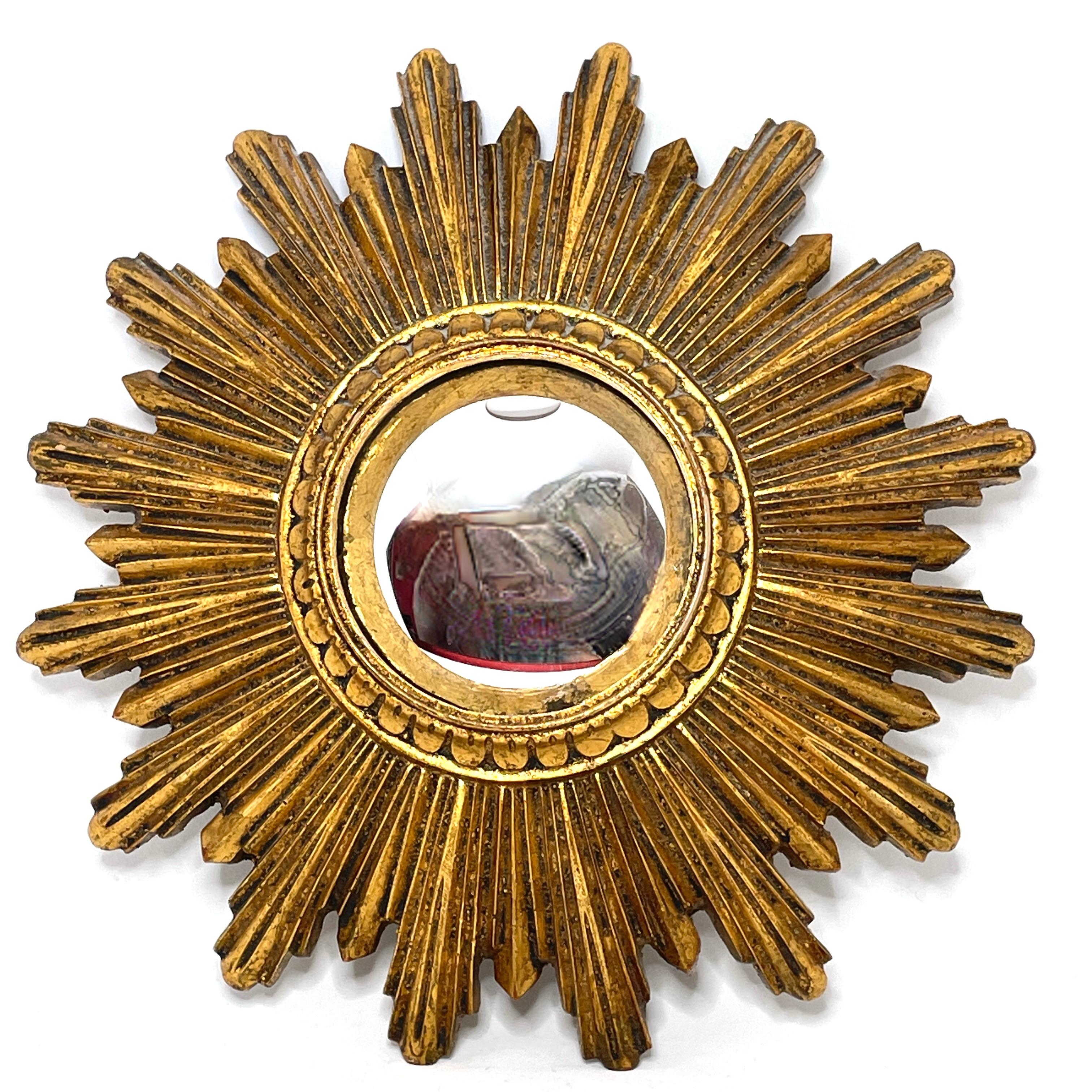A cute sunburst or starburst mirror. Made of gilded composition. It measures approximate: 8 7/8