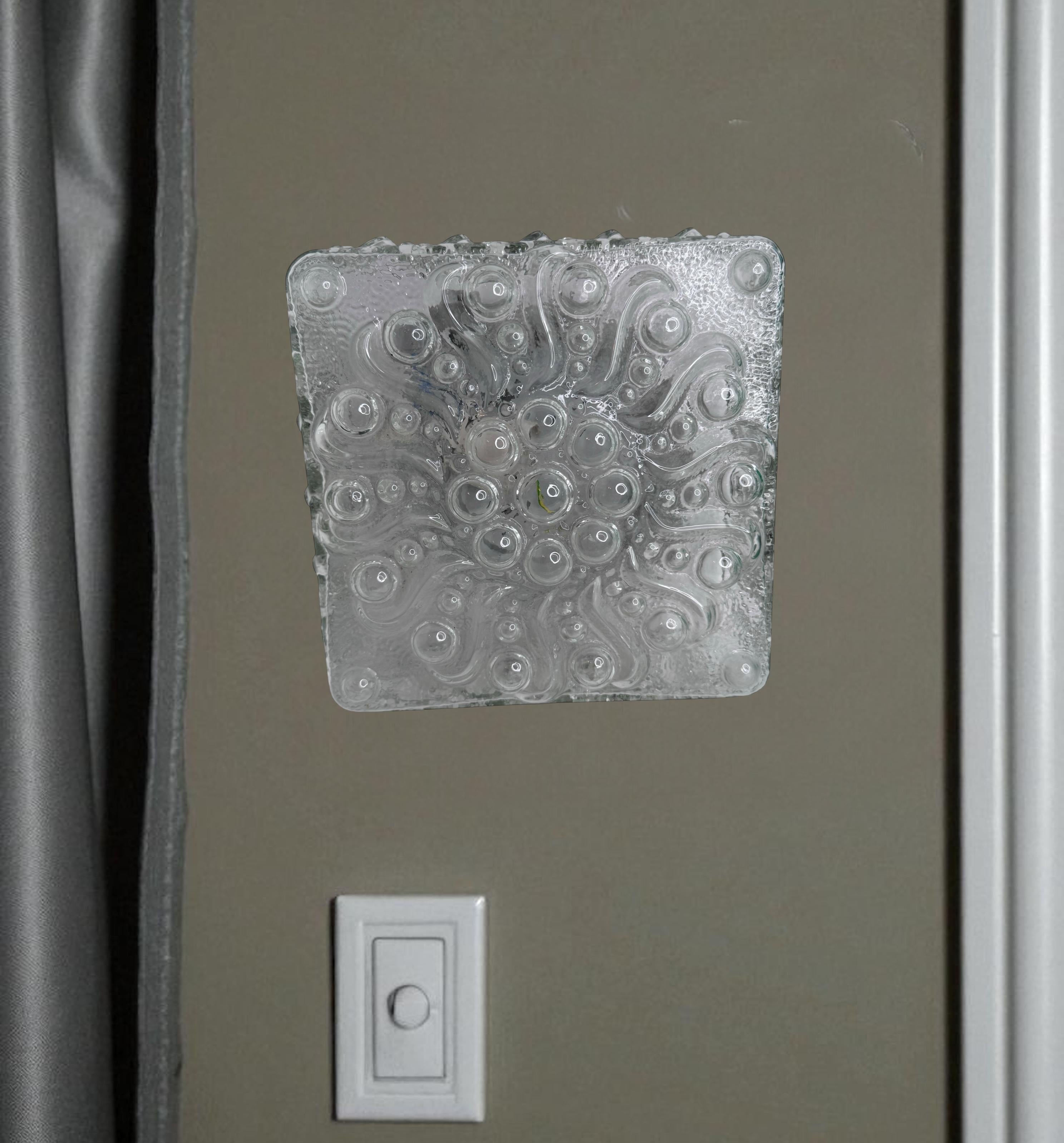 Petite Sunflower Pattern Flush Mount Ceiling Light, 1970er Jahre im Angebot 7