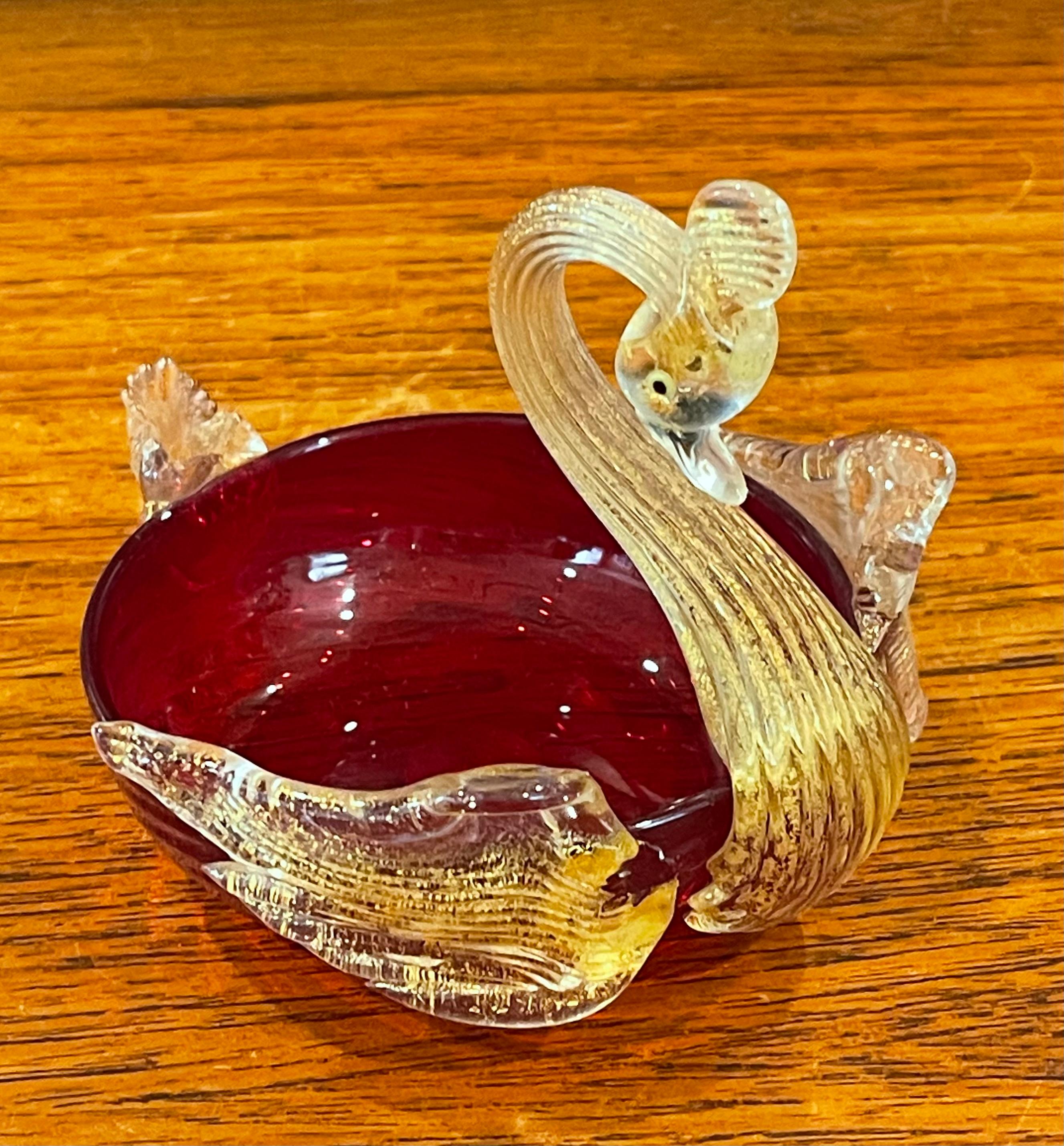 20th Century Petite Swan Art Glass Sculpture by Murano Glass For Sale