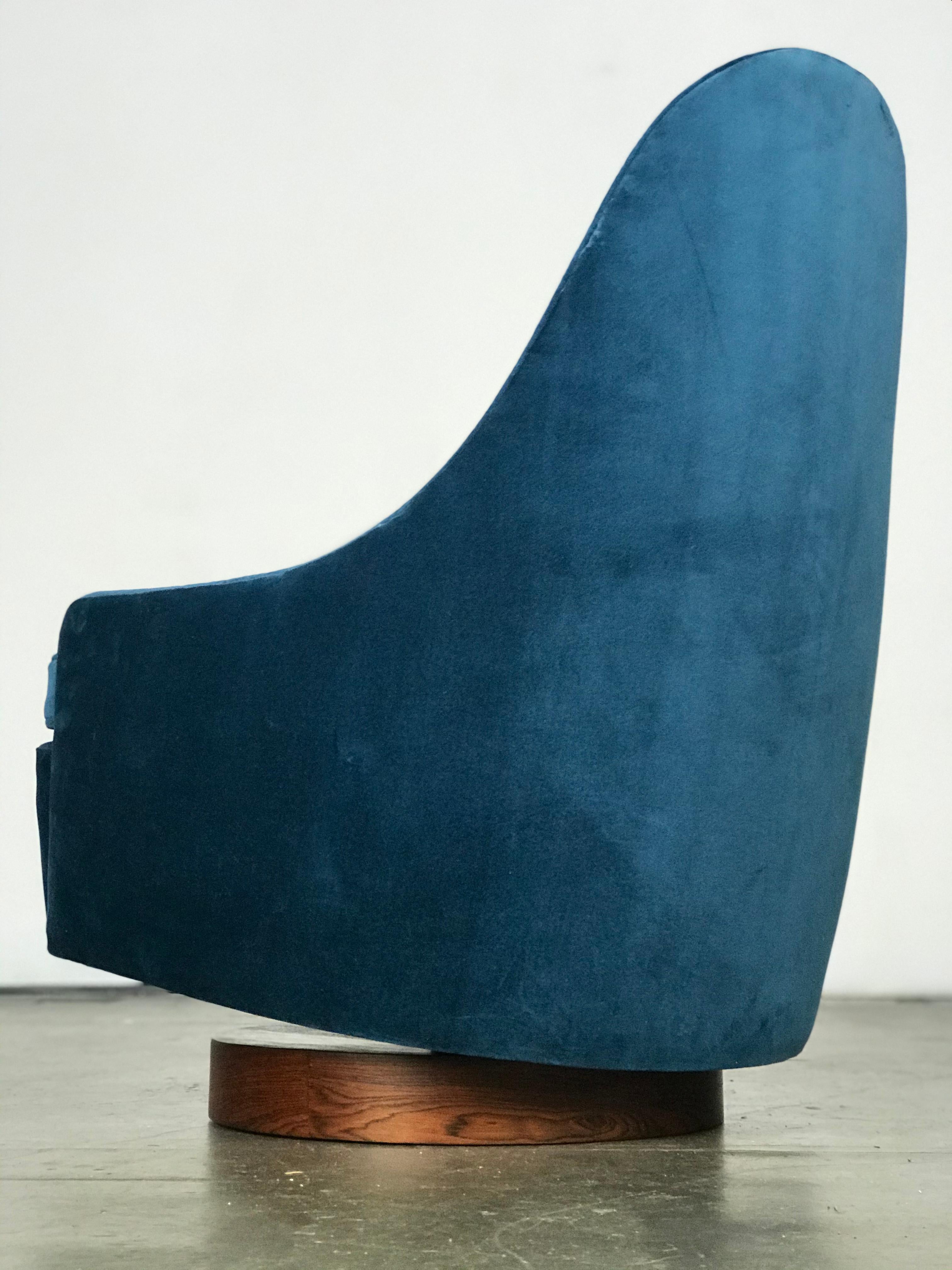Petite Mid Century Modern Swivel and Tilt Lounge Chair by Milo Baughman 6