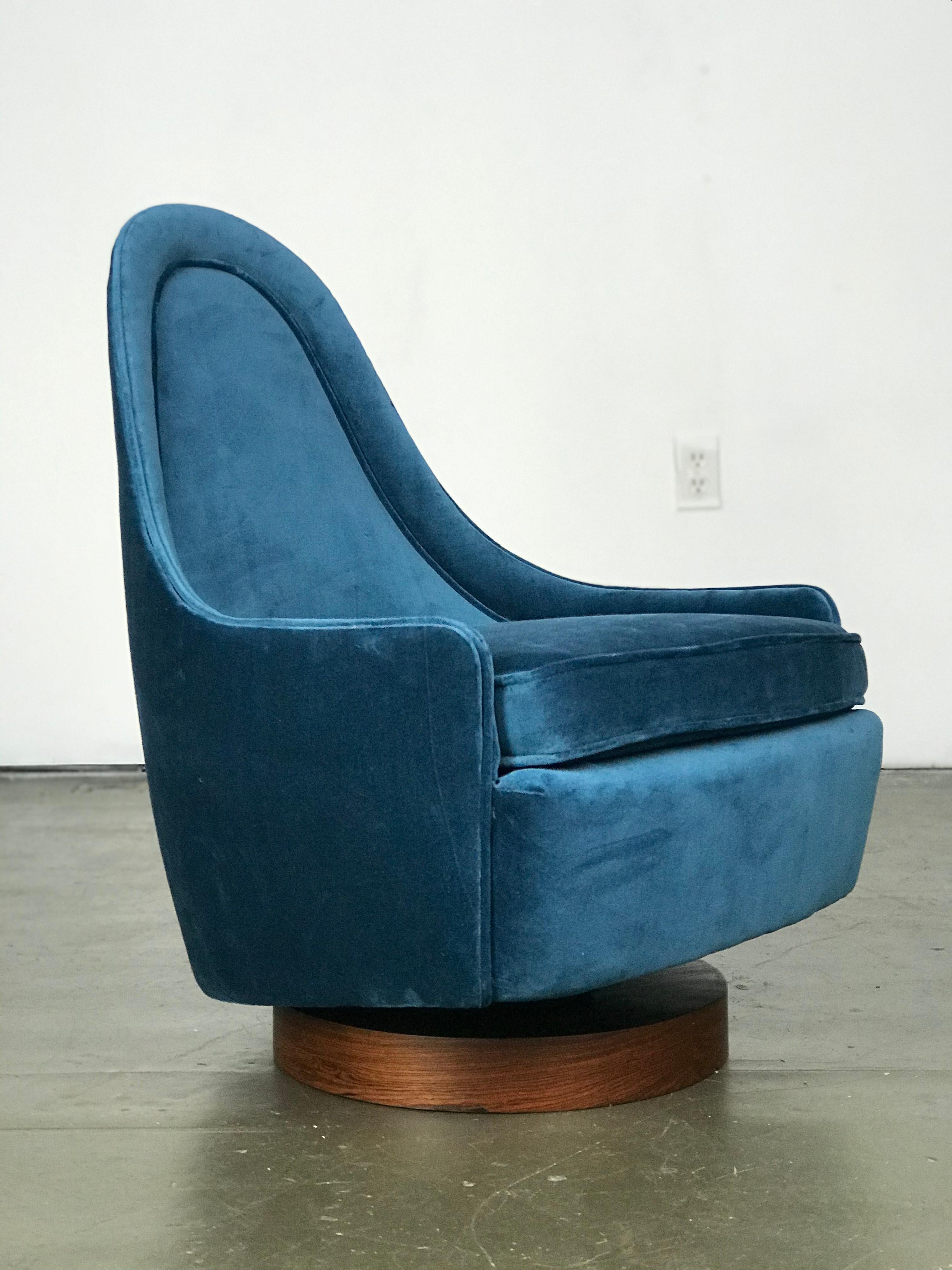 Mid-Century Modern Petite Mid Century Modern Swivel and Tilt Lounge Chair by Milo Baughman