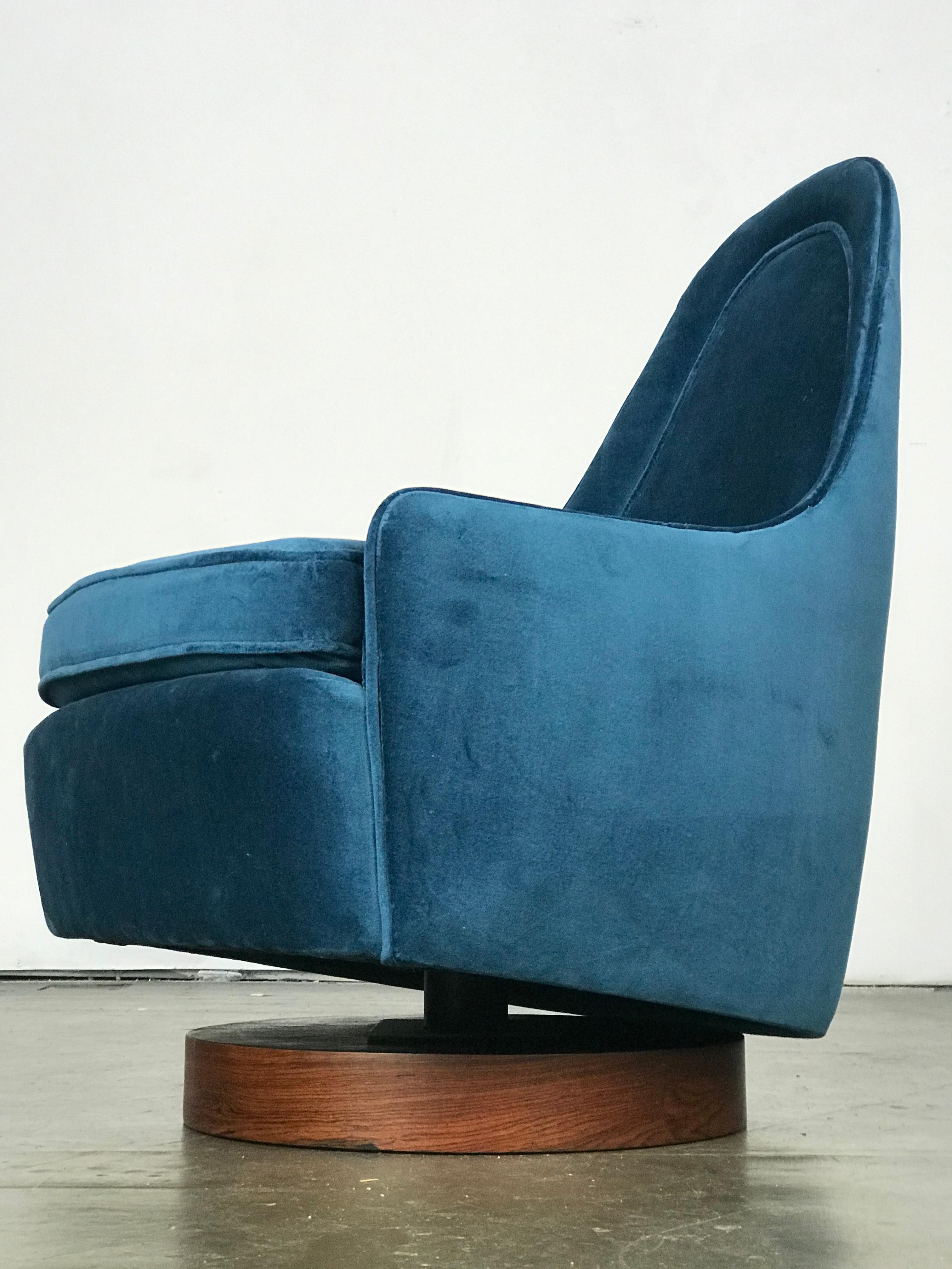 American Petite Mid Century Modern Swivel and Tilt Lounge Chair by Milo Baughman