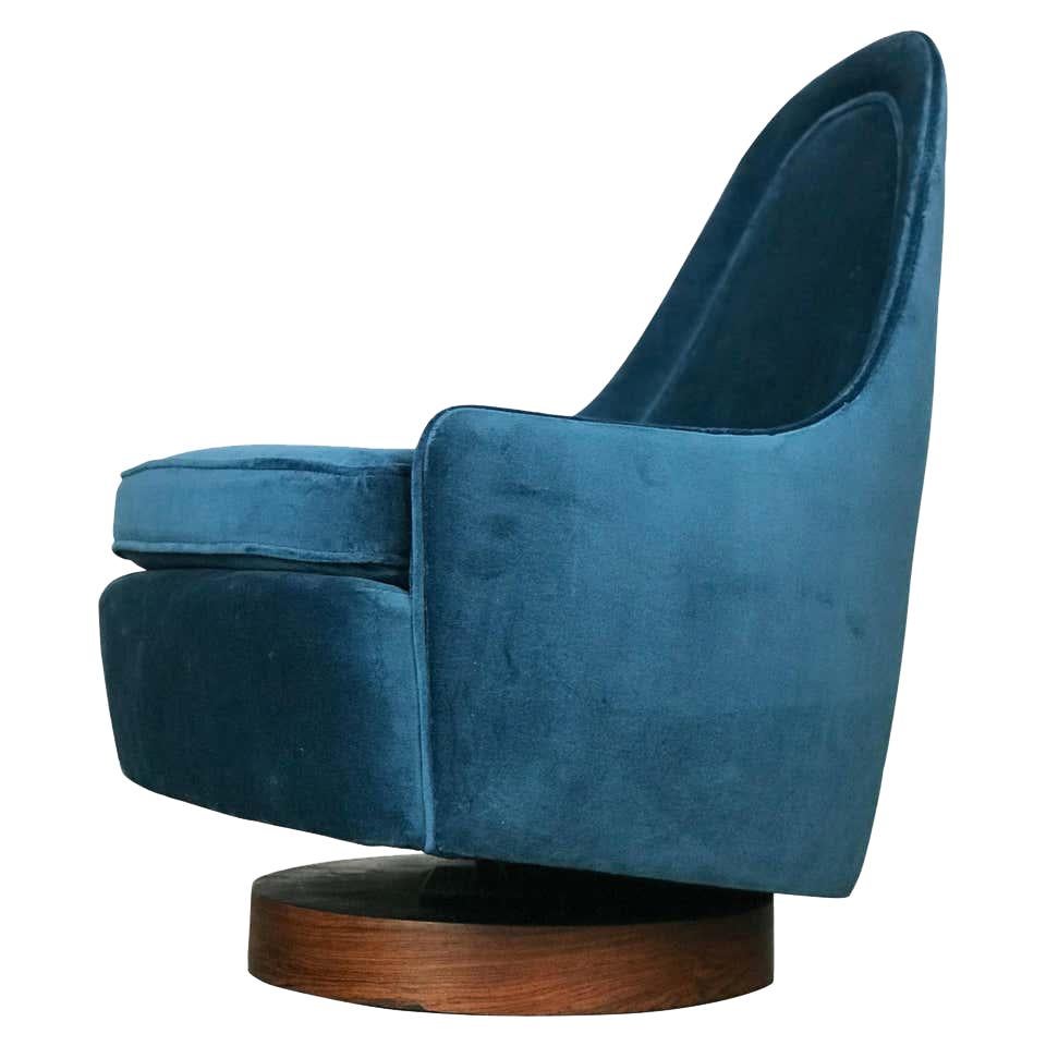 Petite Mid Century Modern Swivel and Tilt Lounge Chair by Milo Baughman