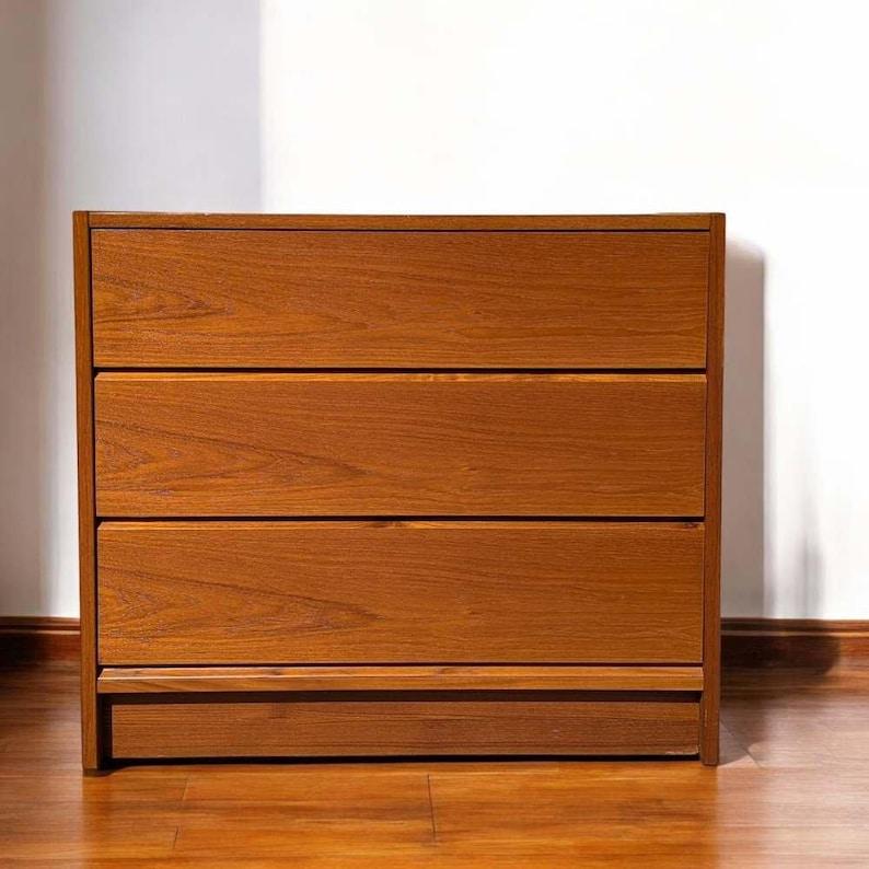 Petite Teak Dresser, Three Drawers, Nightstand, Mid Century, MCM, Danish Modern For Sale 4