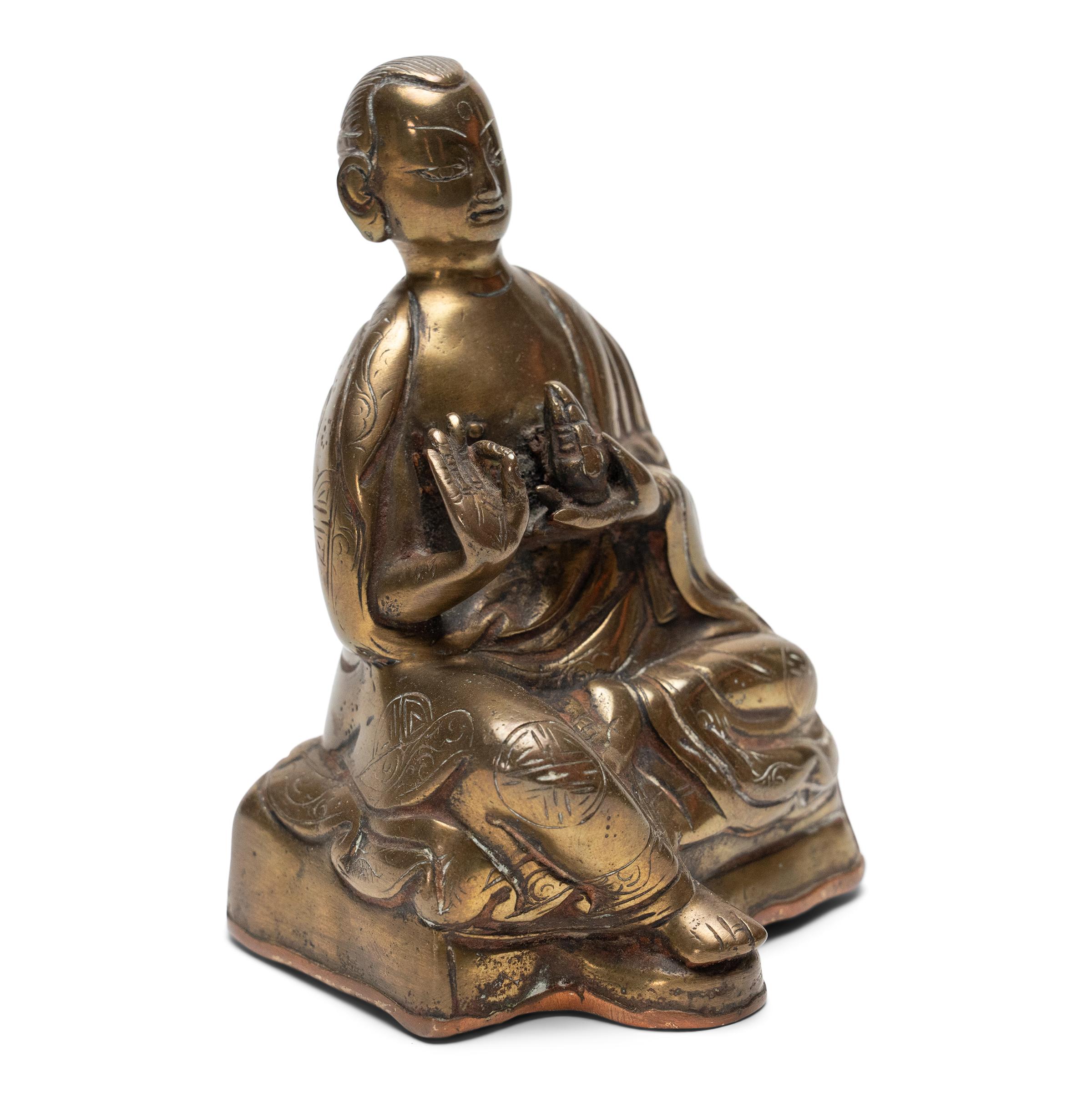 Tibetano Petite Tibetan Brass Lama Figure, c. 1900 in vendita