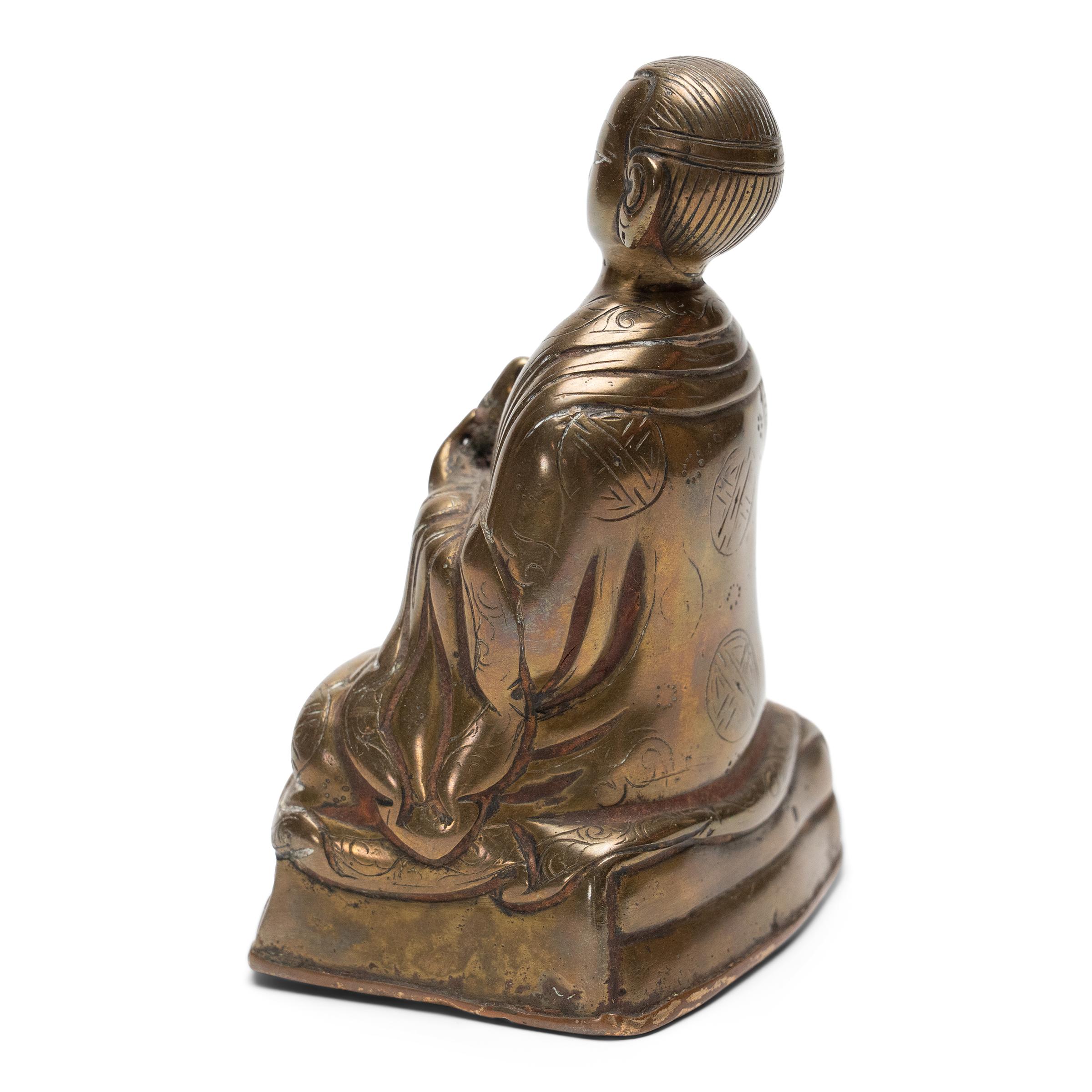 Tibetano Petite Tibetan Brass Lama Figure, c. 1900 in vendita