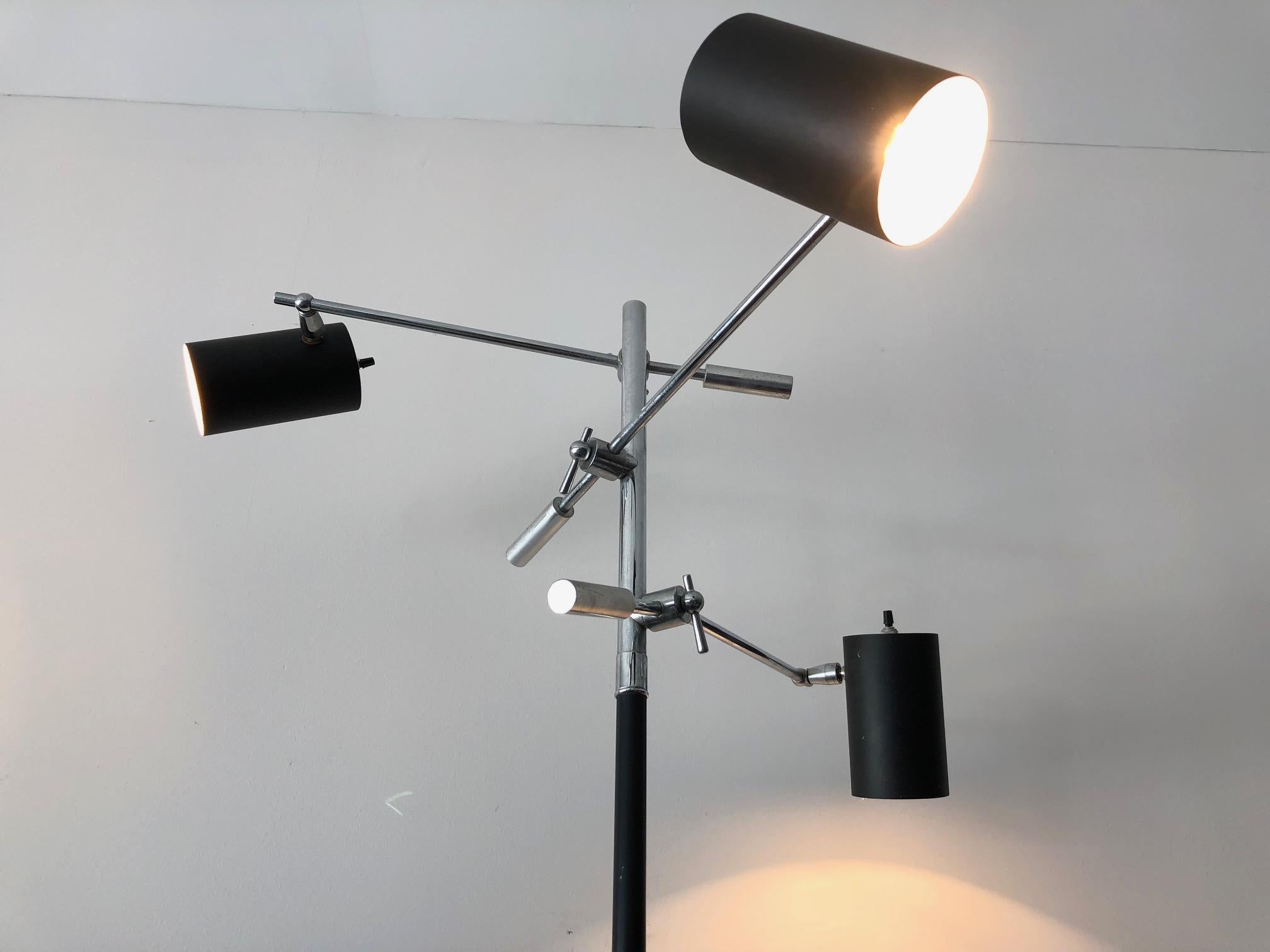 Petit lampadaire de style Triennale Bon état - En vente à St.Petersburg, FL