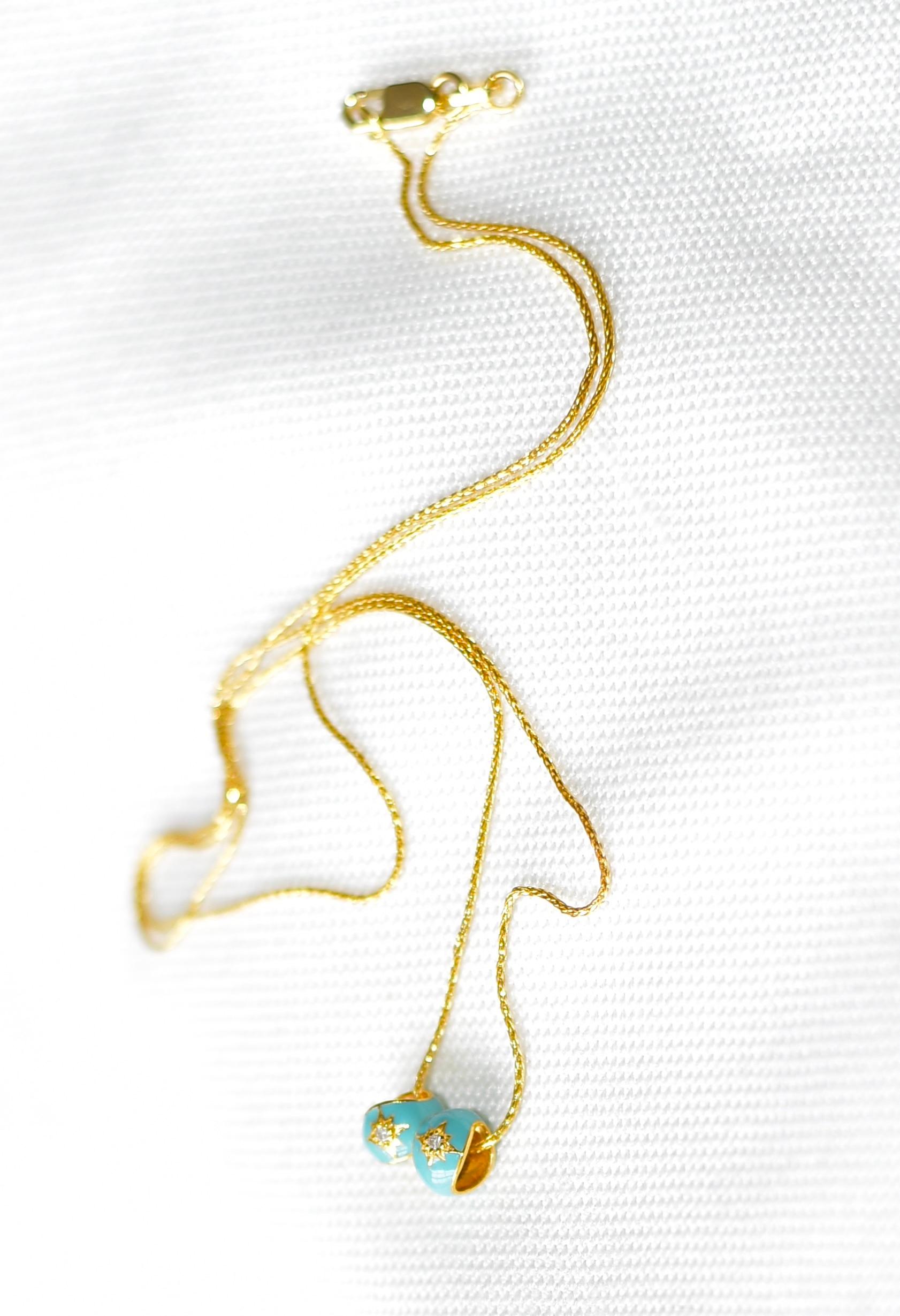 Taille ovale Petit collier en or massif 14 carats, émail bleu turquoise avec accents de diamants en vente