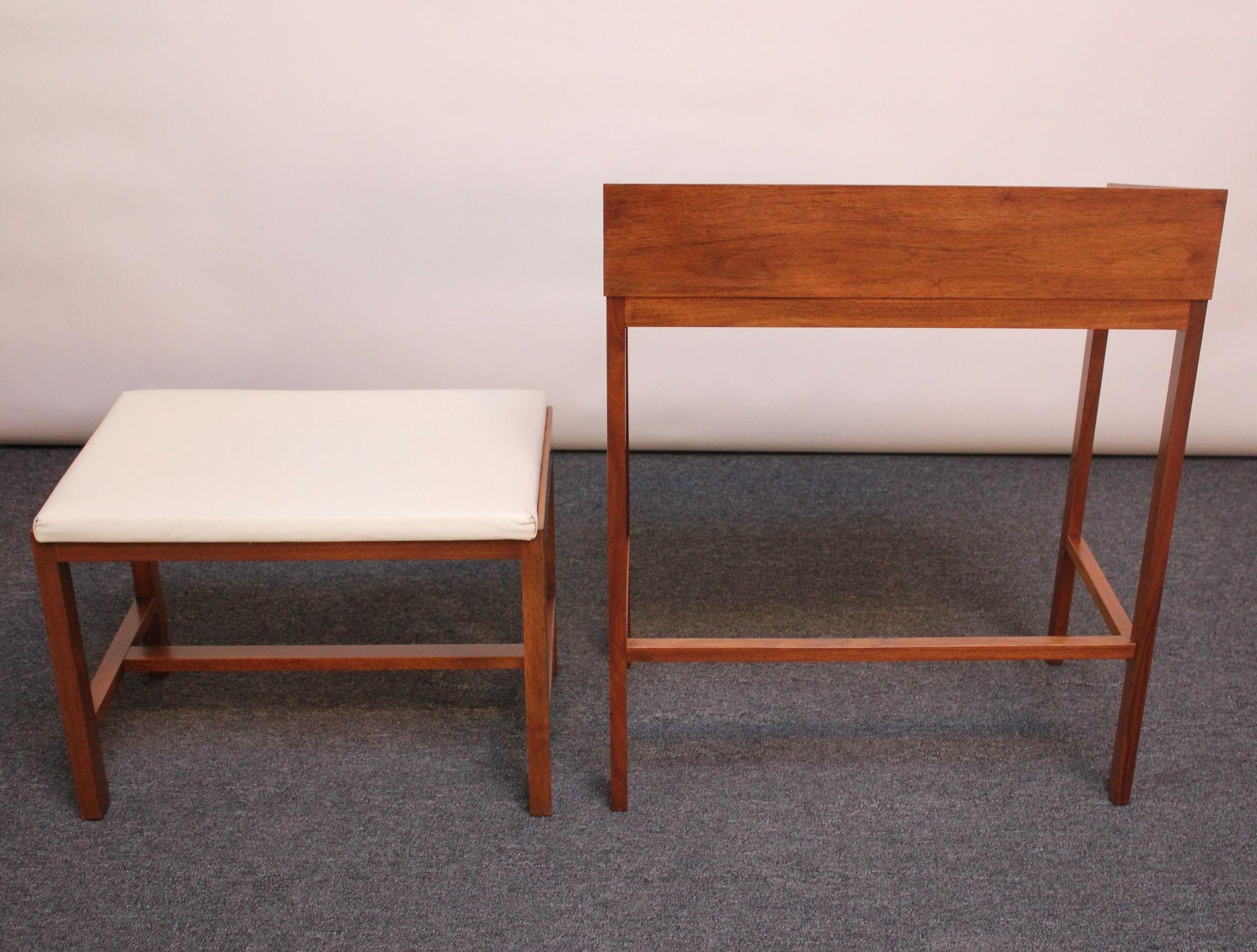 Petite Vanity/Writing Table with Stool Designed by Edward Wormley for Dunbar In Good Condition For Sale In Brooklyn, NY