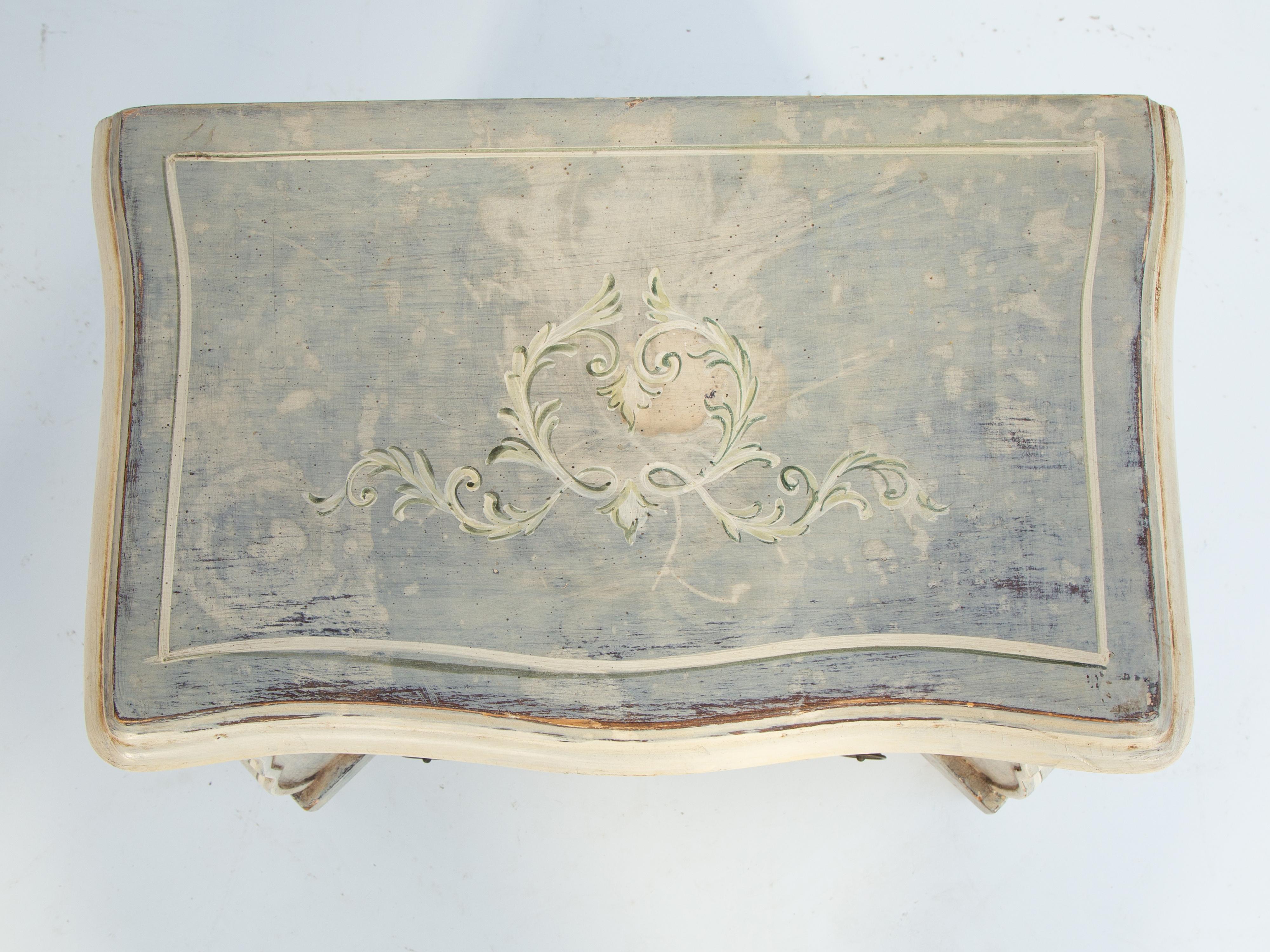 Petite Venetian Handpainted Commode with Triple Drawers For Sale 1