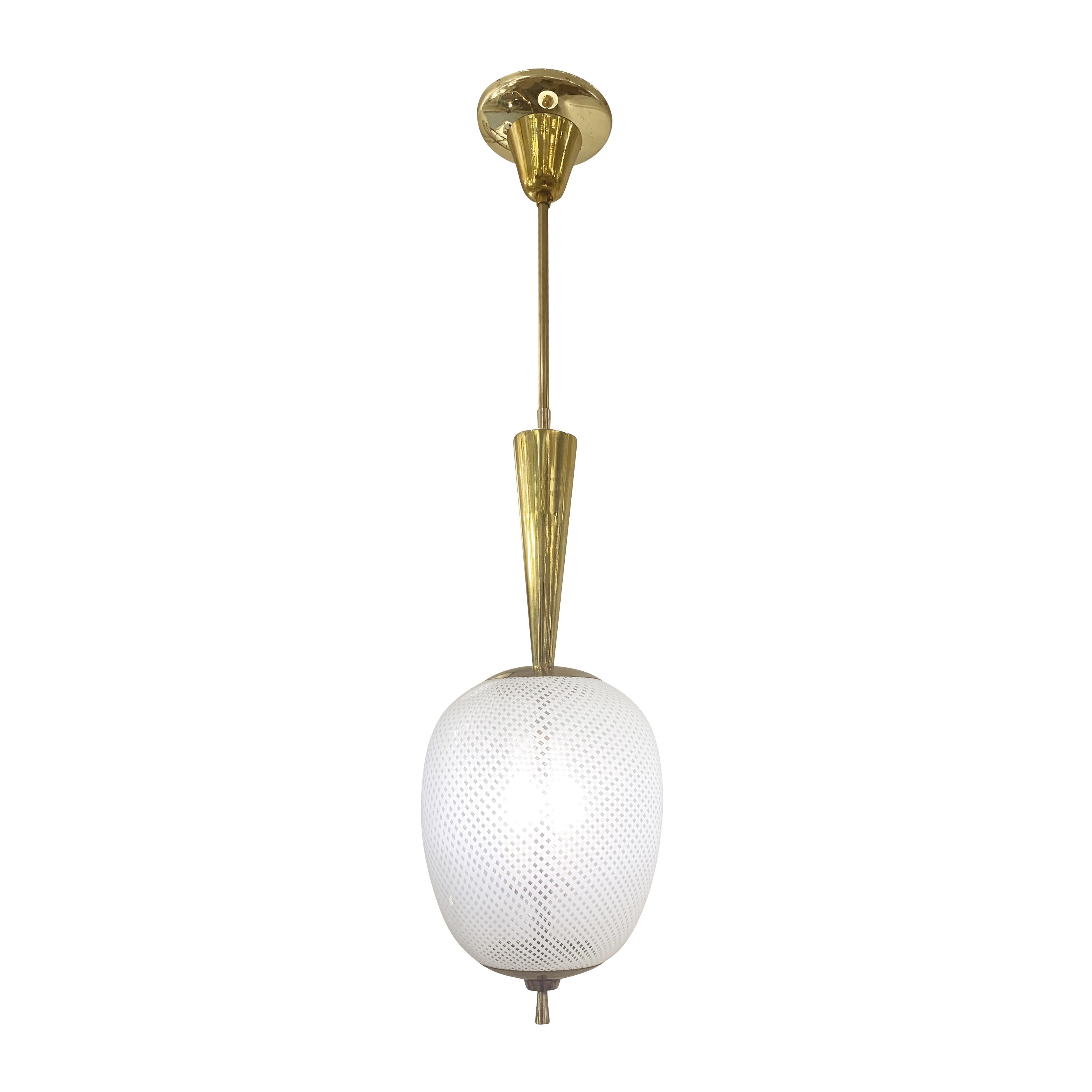 Petite Mid-Century pendant by Venini made in the “Reticello” Murano glass blowing technique. Brass hardware-length of stem can be adjusted upon request.

Condition: Excellent vintage condition, minor wear consistent with age and use.

Diameter: