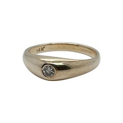 Petite bague vintage en or 14 carats et diamants